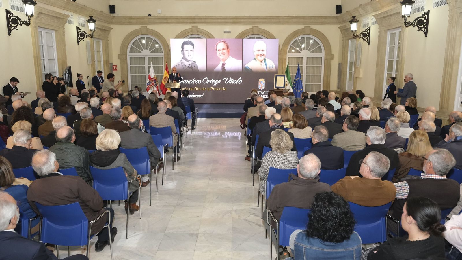 Las fotografías de la entrega del Escudo de Oro de la Provincia al Doctor Francisco Ortega Viñolo