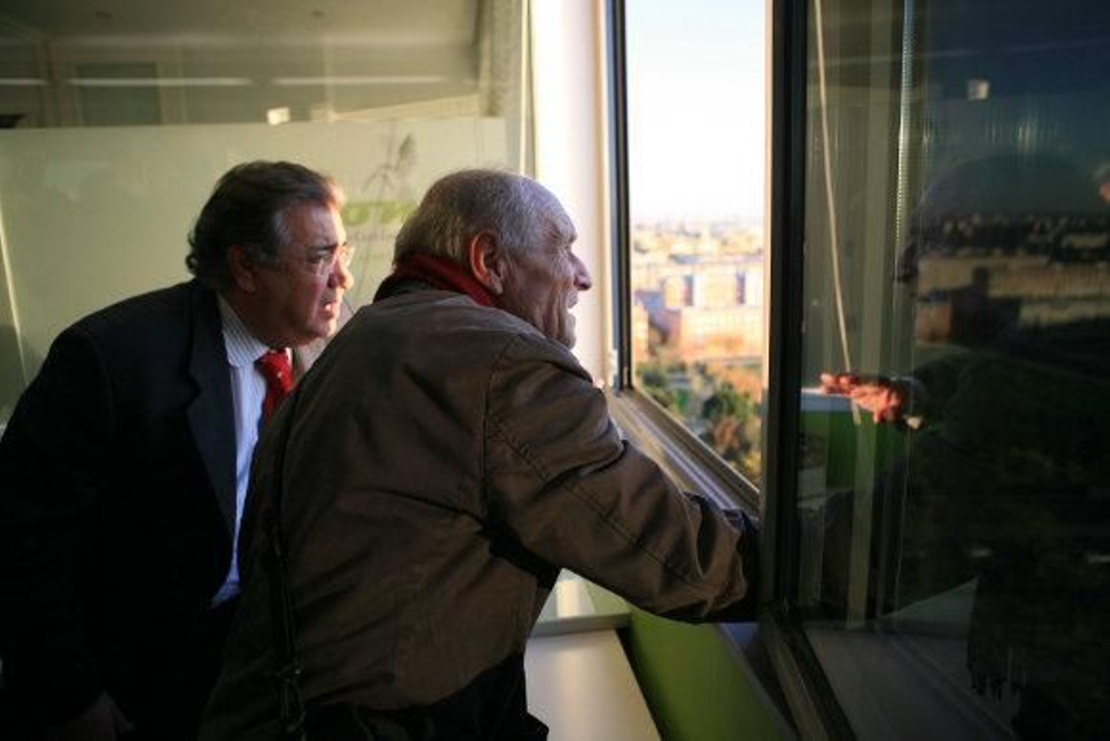 Antonio López busca pintar la Sevilla "que no conoce el turismo"