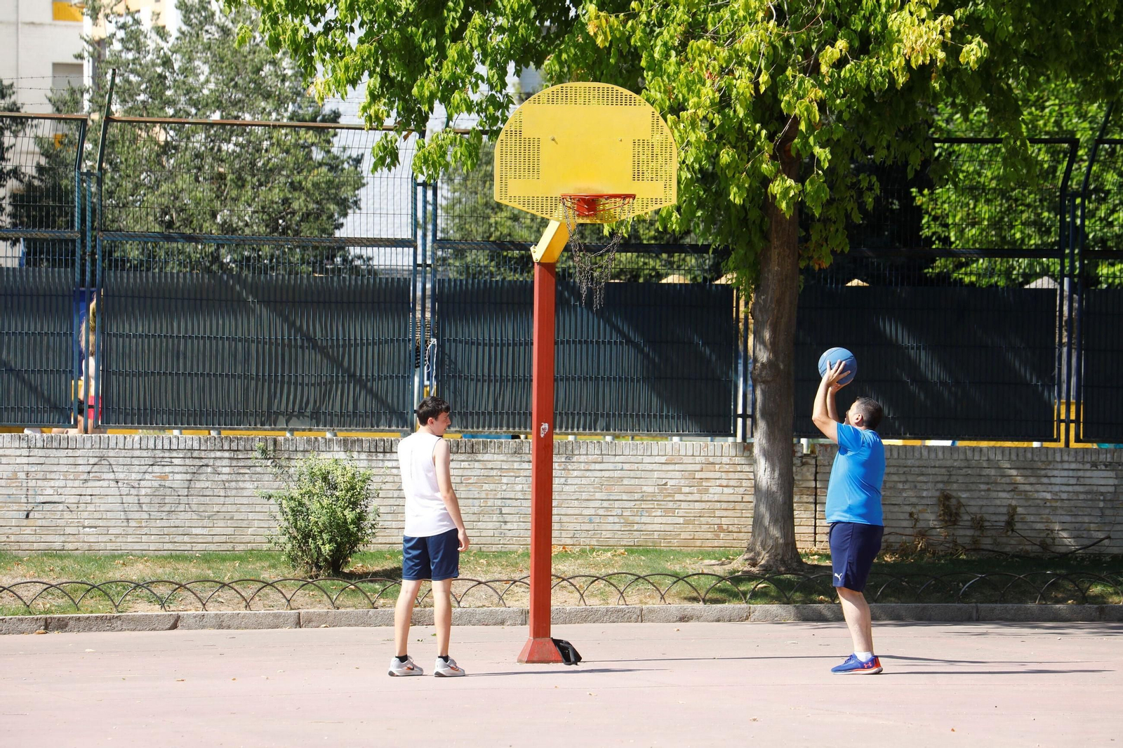 Un domingo de agosto en el barrio cordobés de Santuario, en imágenes