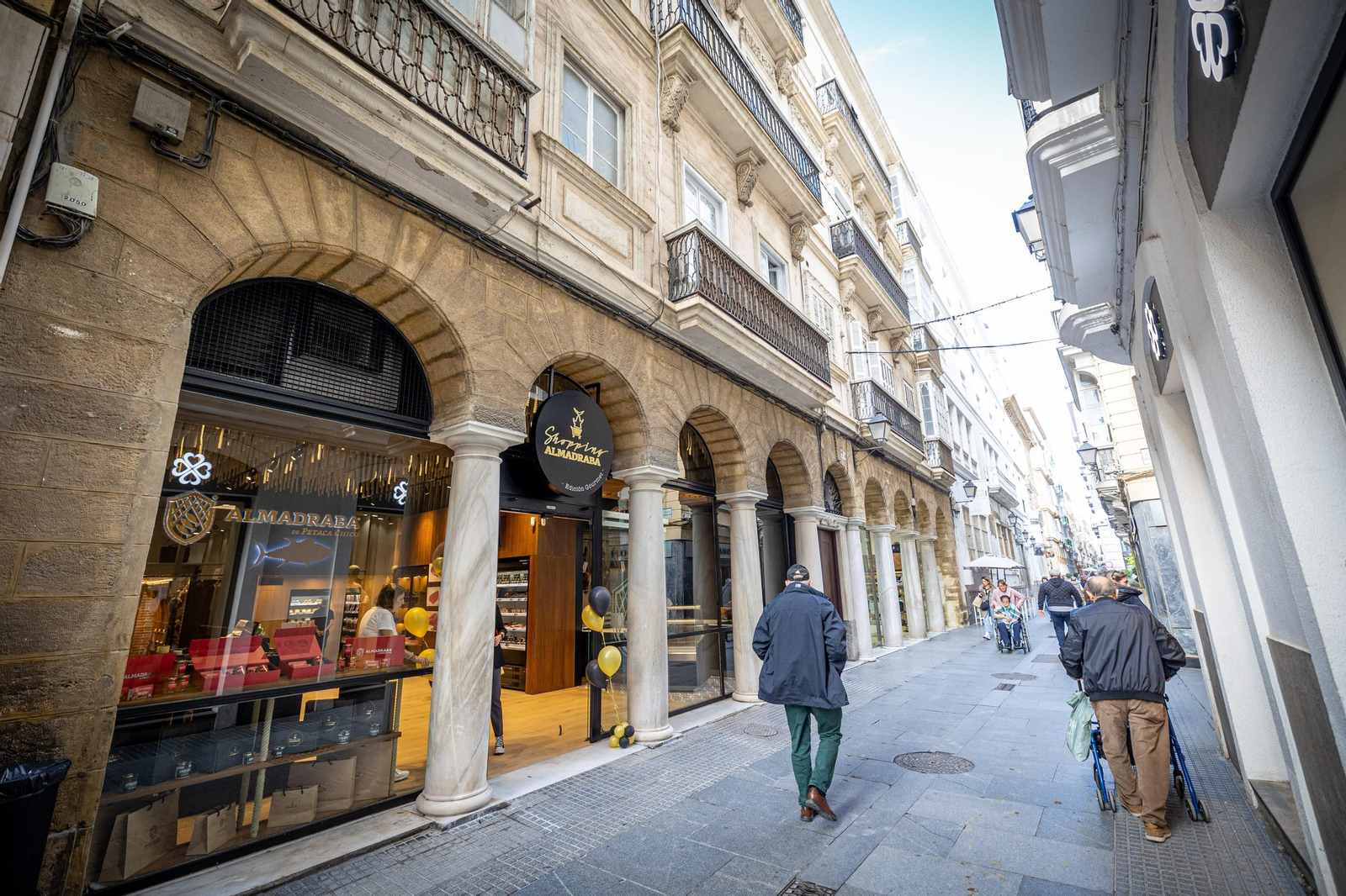Imágenes de ‘Shopping Almadraba’ la nueva tienda de Petaca Chico en Cádiz