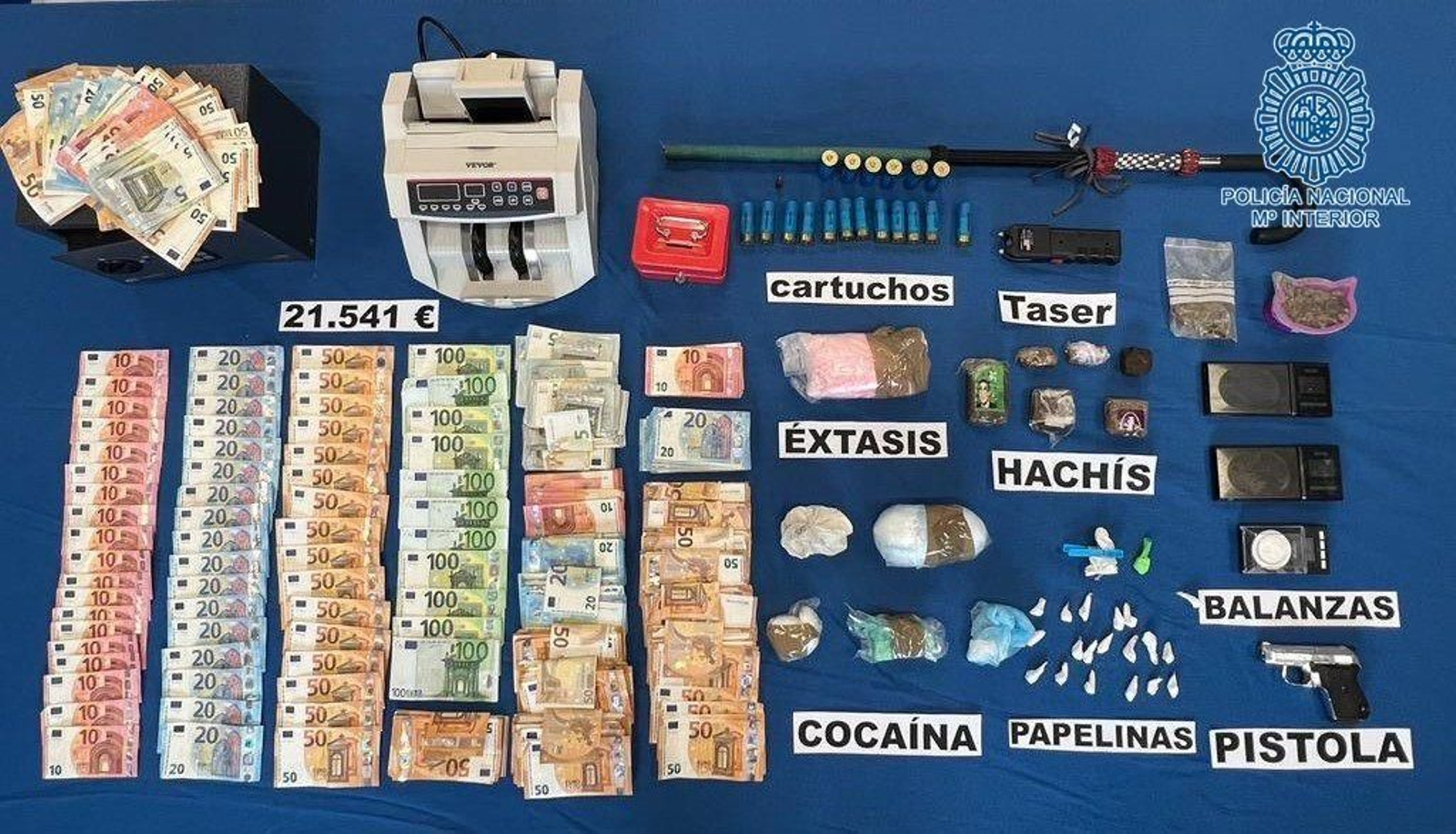 Parte del material inautado en la operación de la Policía Nacional.