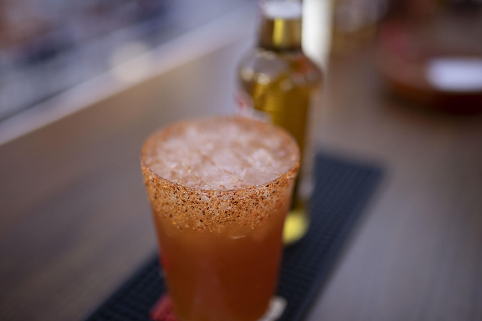 El Bar Berlín muestra su "coctelería cervecera" en la Plaza de las Monjas