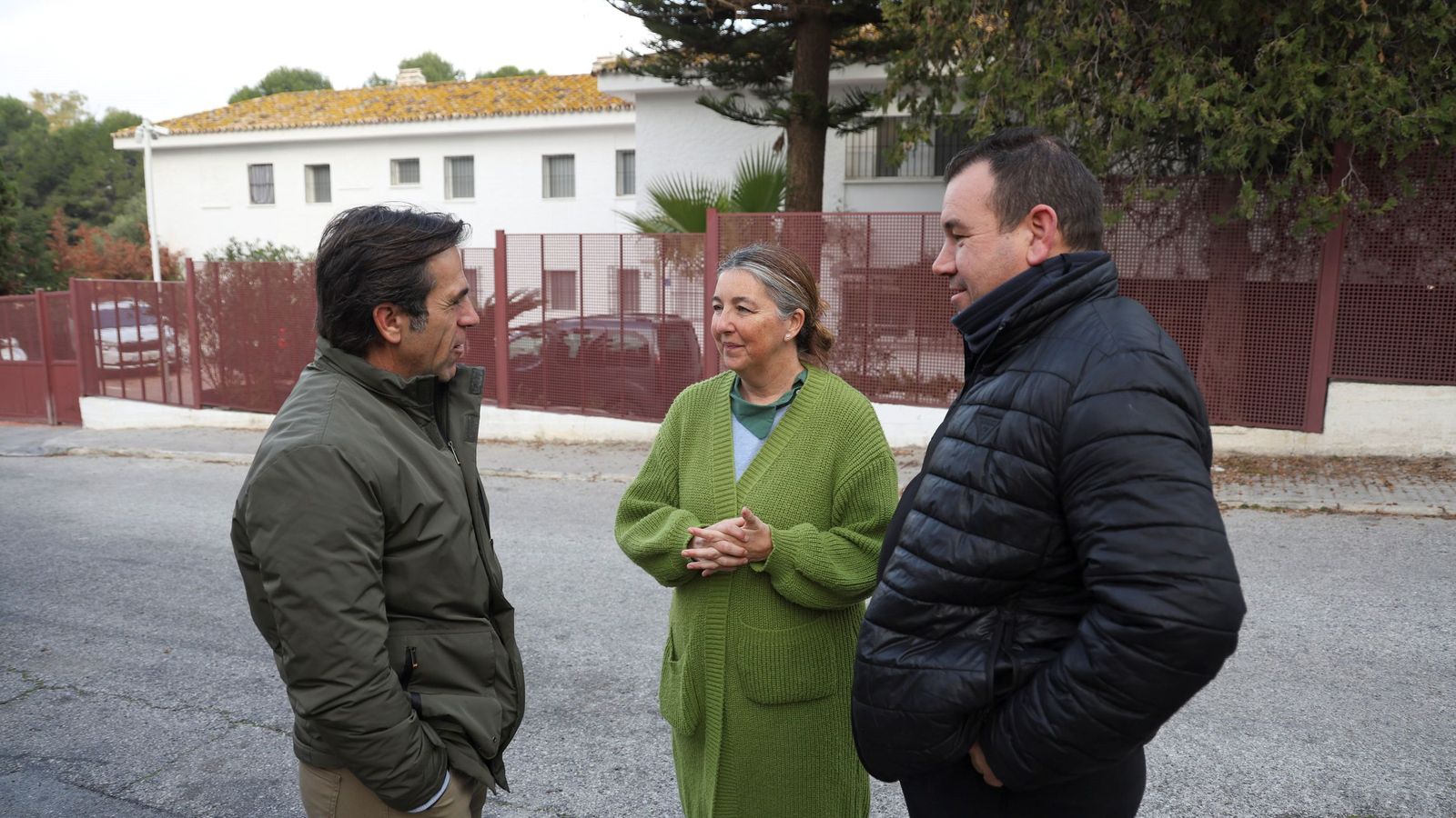 Vecinos de la Urbanización El Olivar (Churriana) junto al CIMI