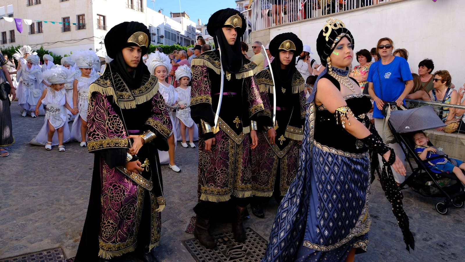 El espectacular desfile de Moros y Cristianos de Mojácar, en imágenes