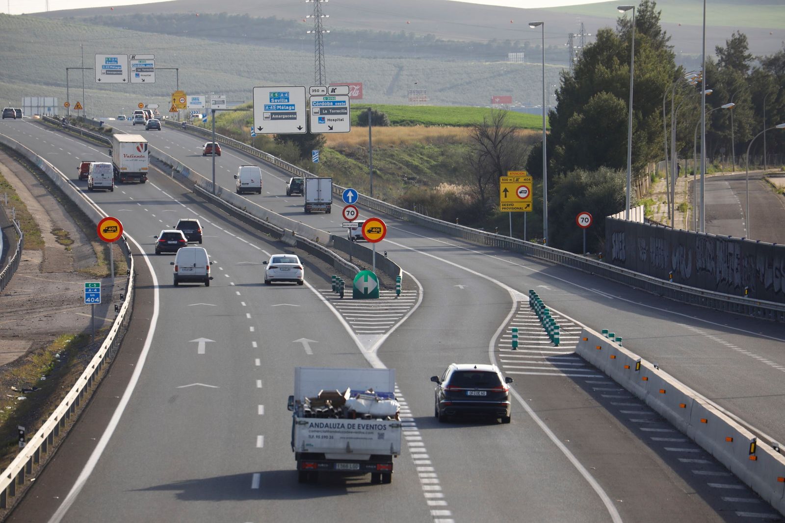 Obras en la autovía A-4 a su paso por Córdoba.