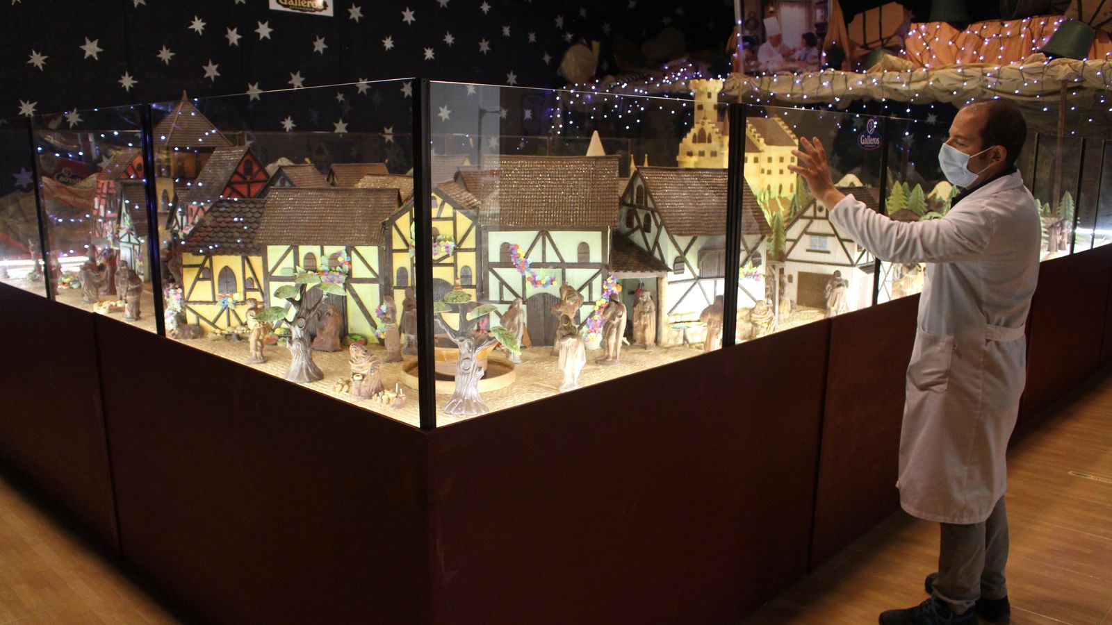 En el belén de chocolate.