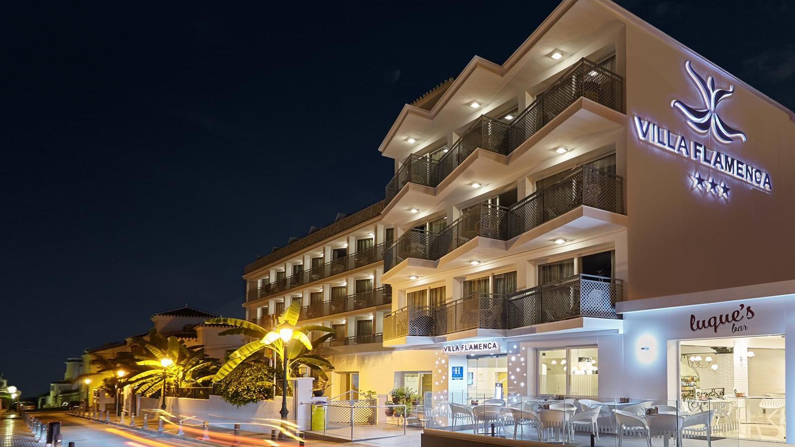 Fachada de un hotel en la Costa del Sol.