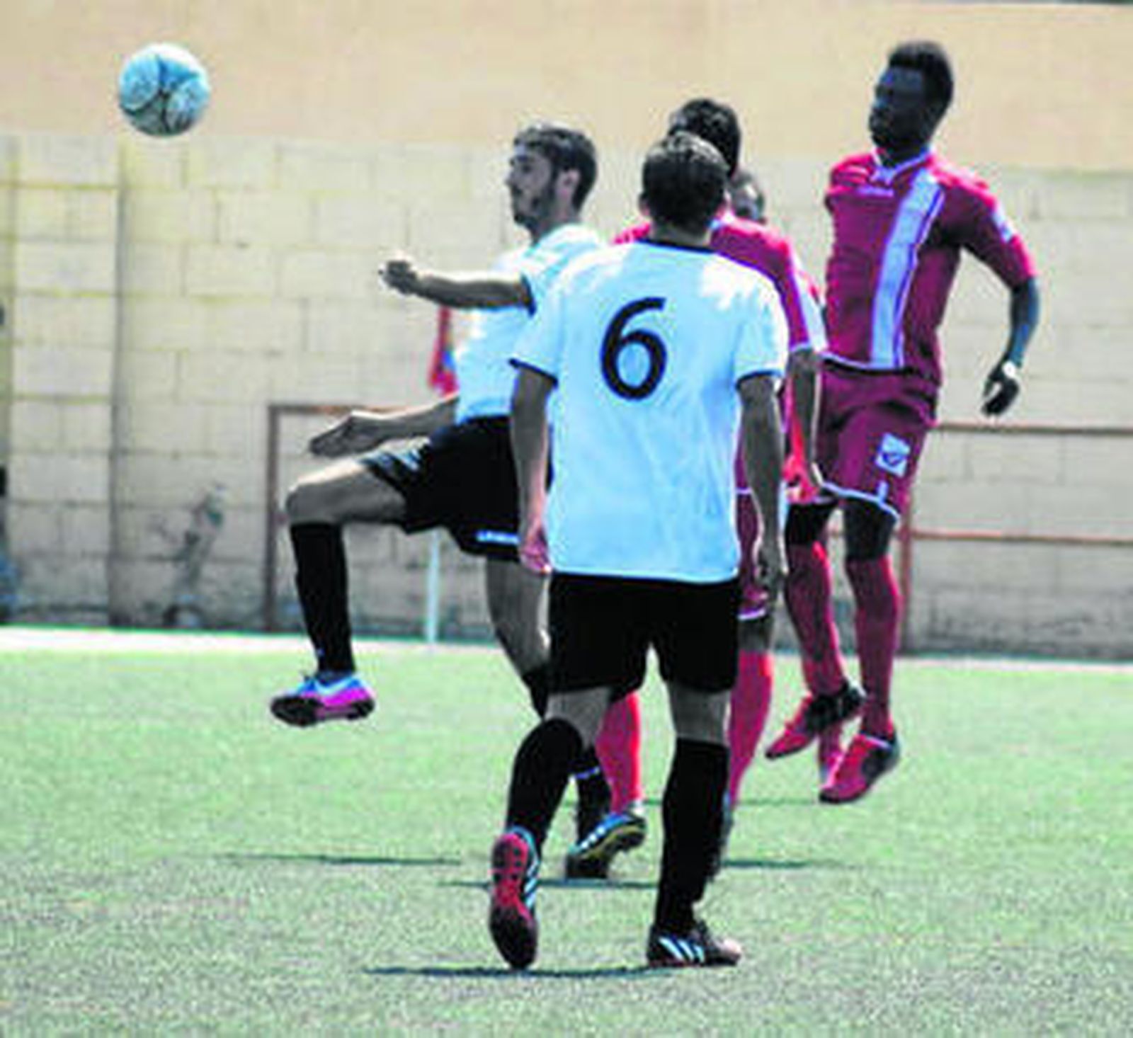 El CD Vera lidera una tabla muy igualada