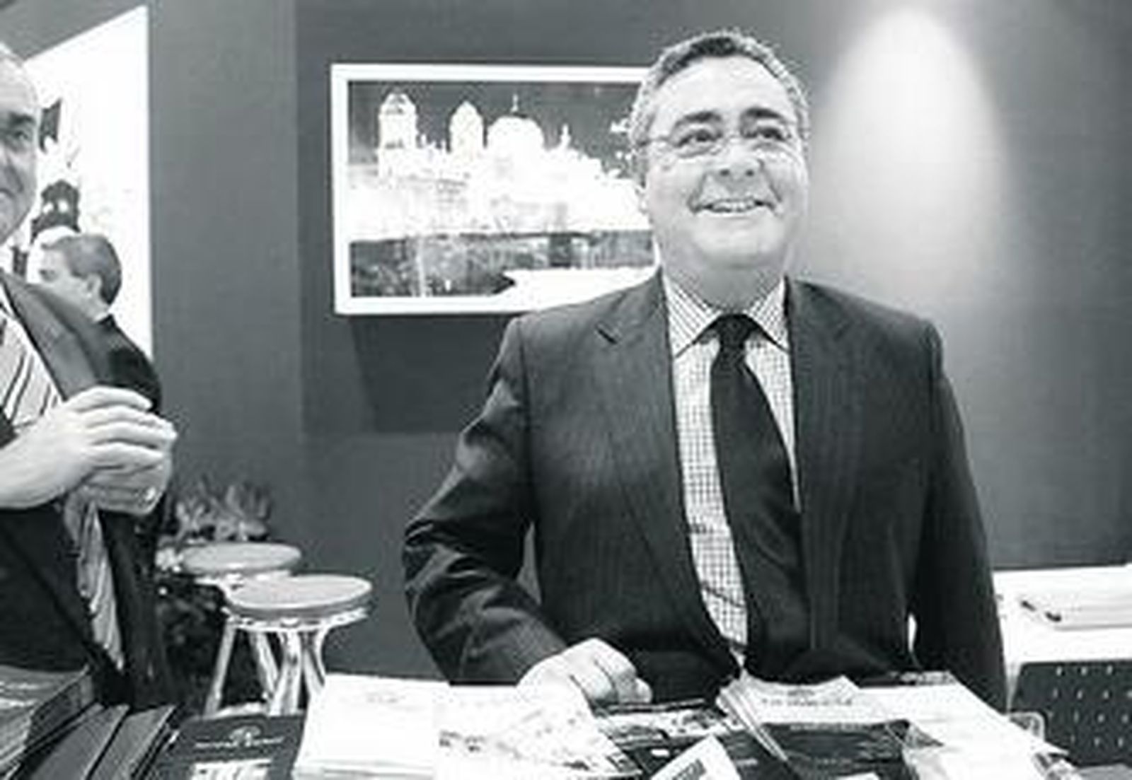 Manuel González Piñero, en el stand de Cádiz de una pasada edición de Fitur.