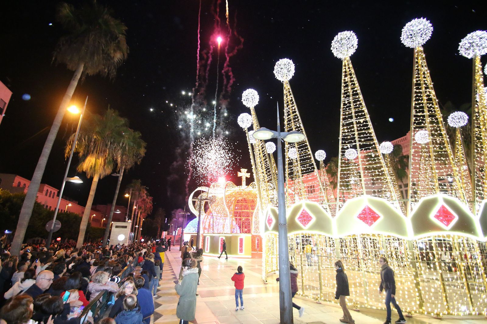 Las imágenes del encendido de las coronas de los Reyes Magos