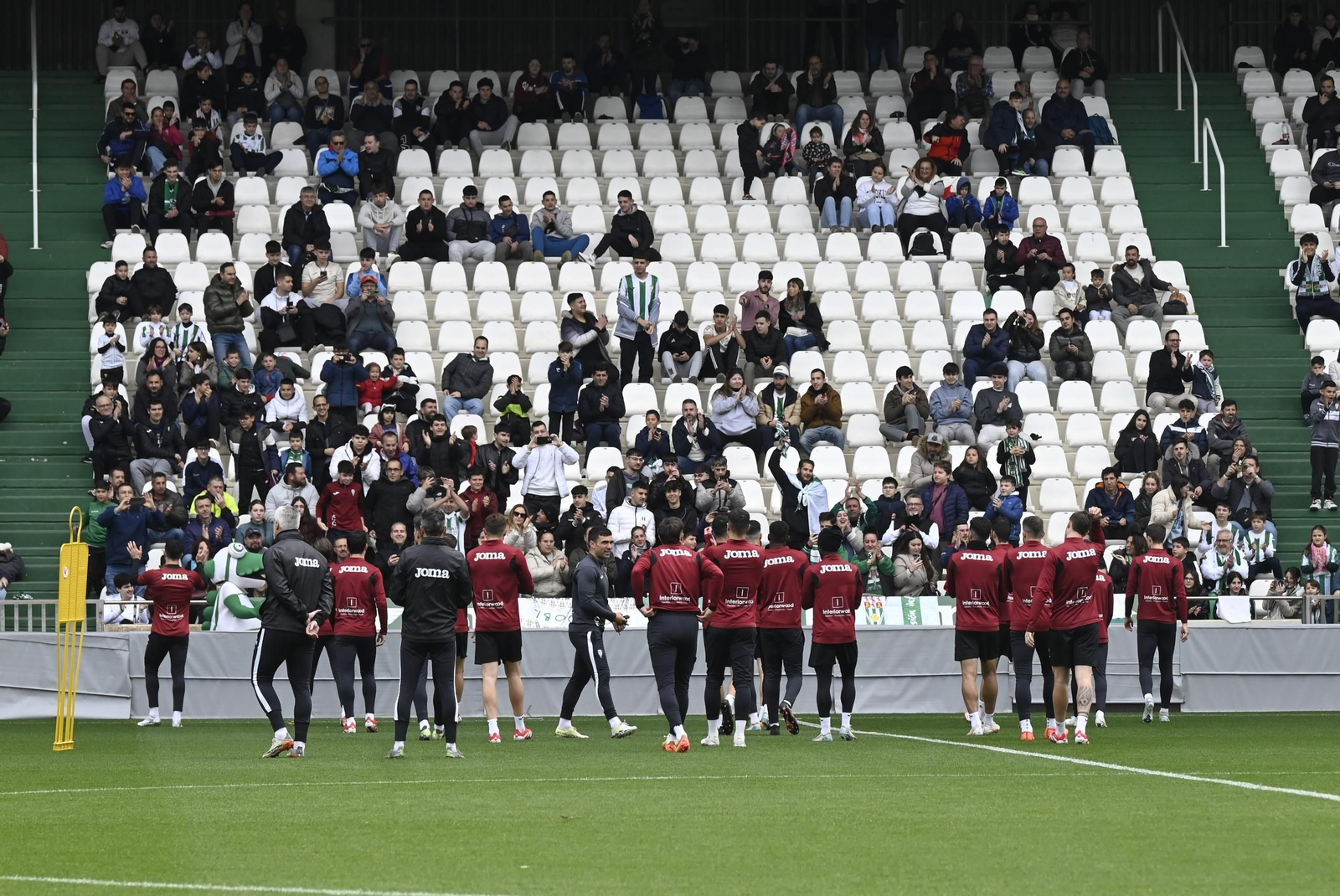 El Córdoba CF se deja querer por su afición en el Día de Andalucía