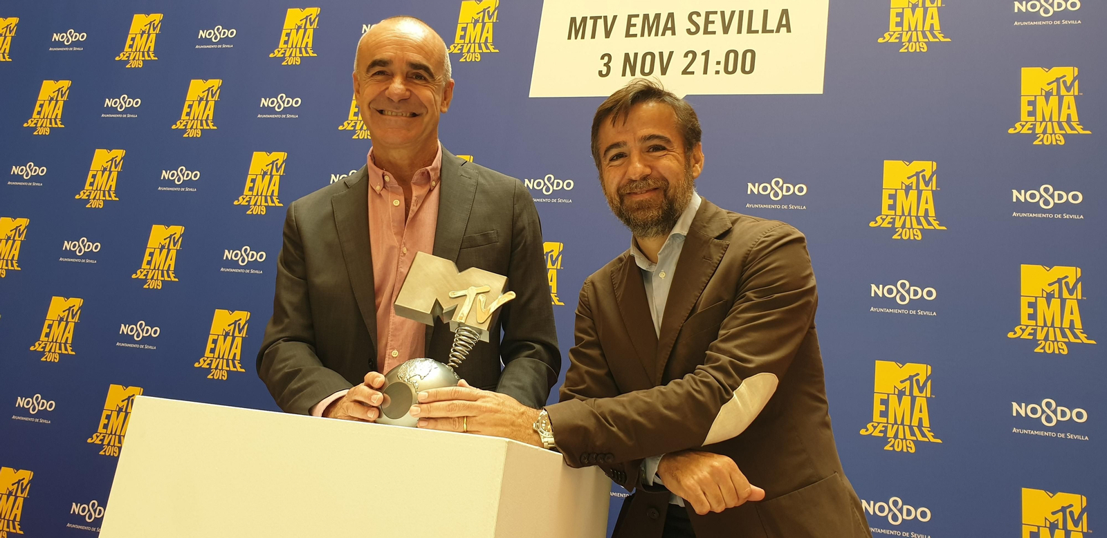 El concejal Antonio Muñoz junto al responsable de Viacom International Media Networks, Manuel Gil.