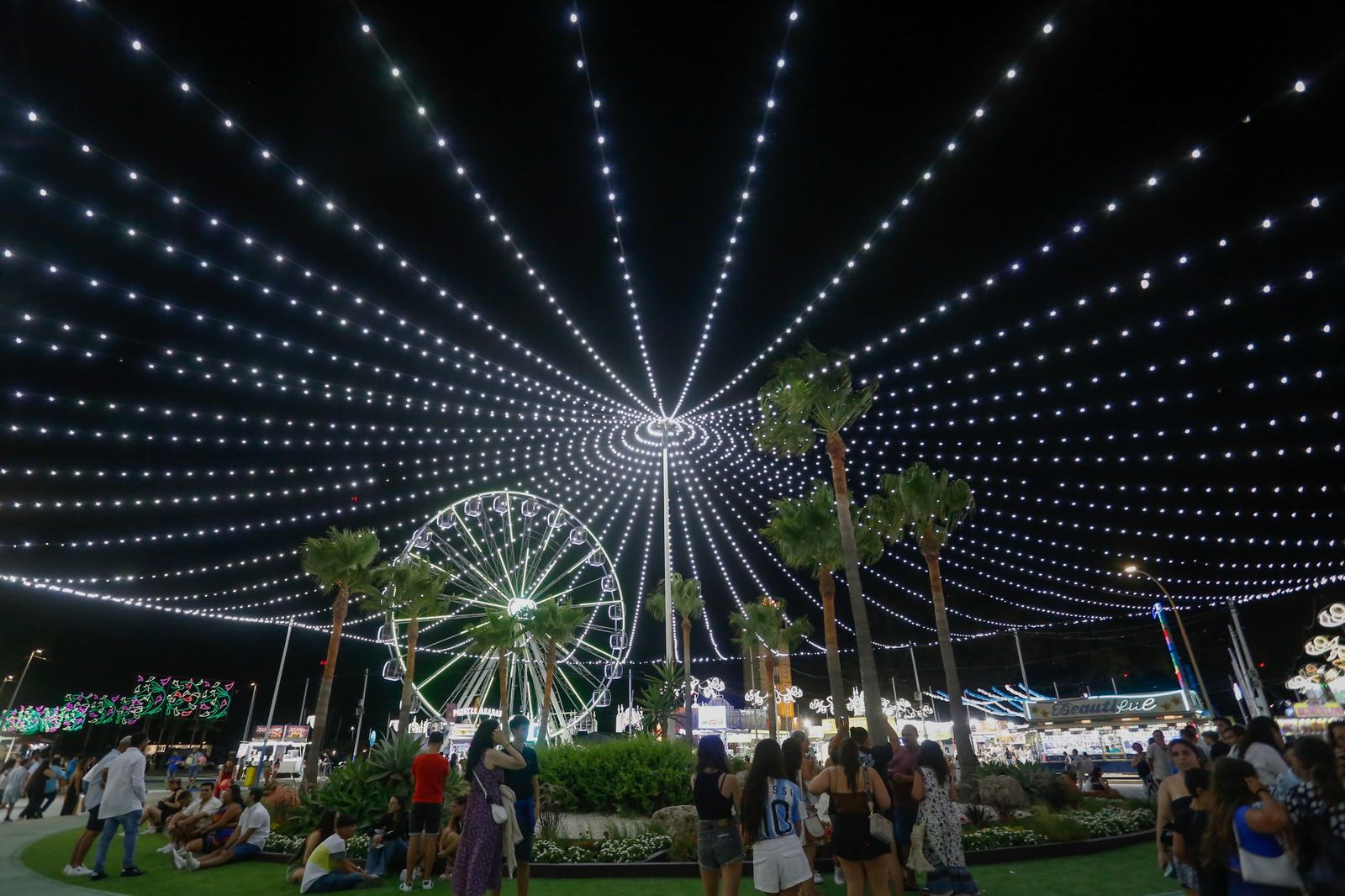 Búscate en las fotos del lunes en la Feria de La Línea
