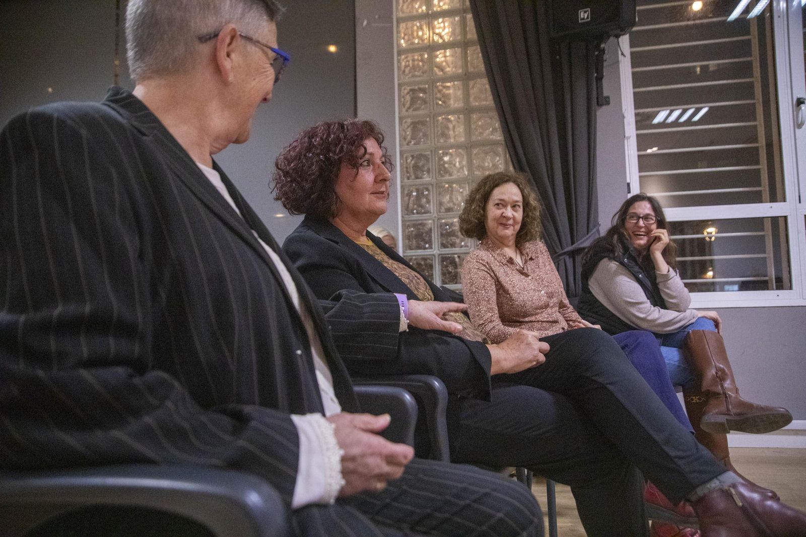 La Plataforma de Acción Feminista en Almería rinde homenaje a las mujeres de la Desbandá con su II Premio ‘Posidonia’ a Loli Sierra, vicepresidenta de la Asociación Memorialista de la Desbandá, en imágenes