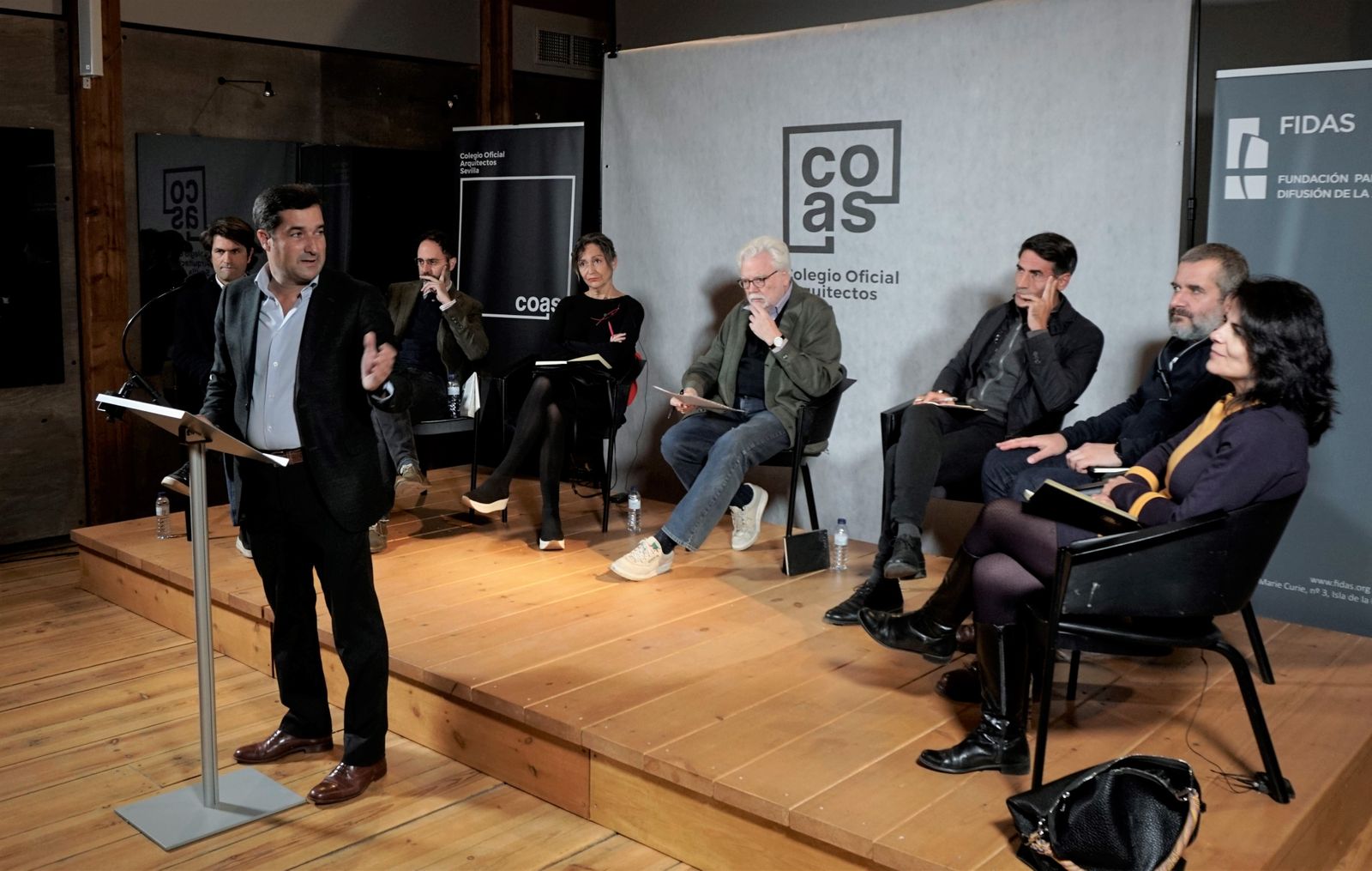 Alejandro Durendes Muñoz , director gerente en FIDAS, presentó la jornada sobre comunicación y arquitectura en el Pabellón de Finlandia.