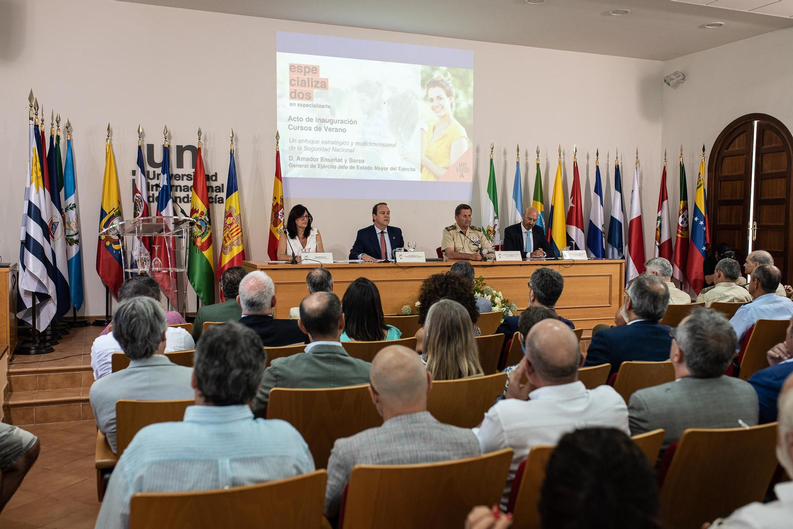 Imágenes de la jornada de inauguración de los cursos de verano de la UNIA