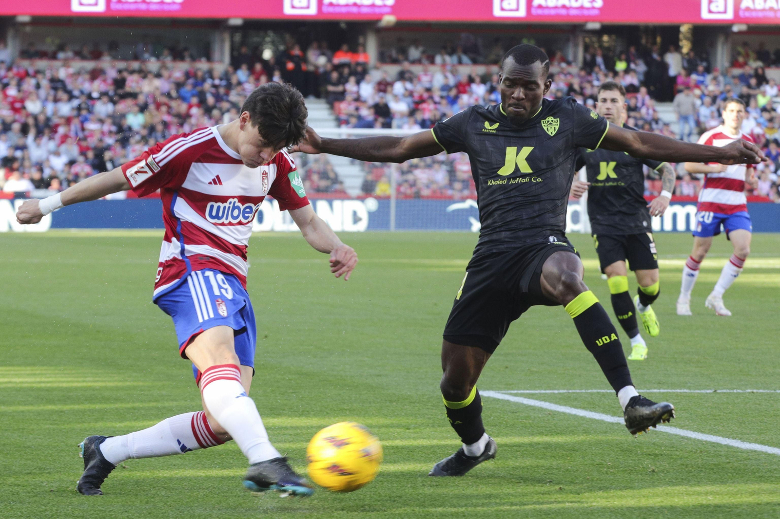 Bruno Langa cuajó un gran partido en Granada en su primera titularidad
