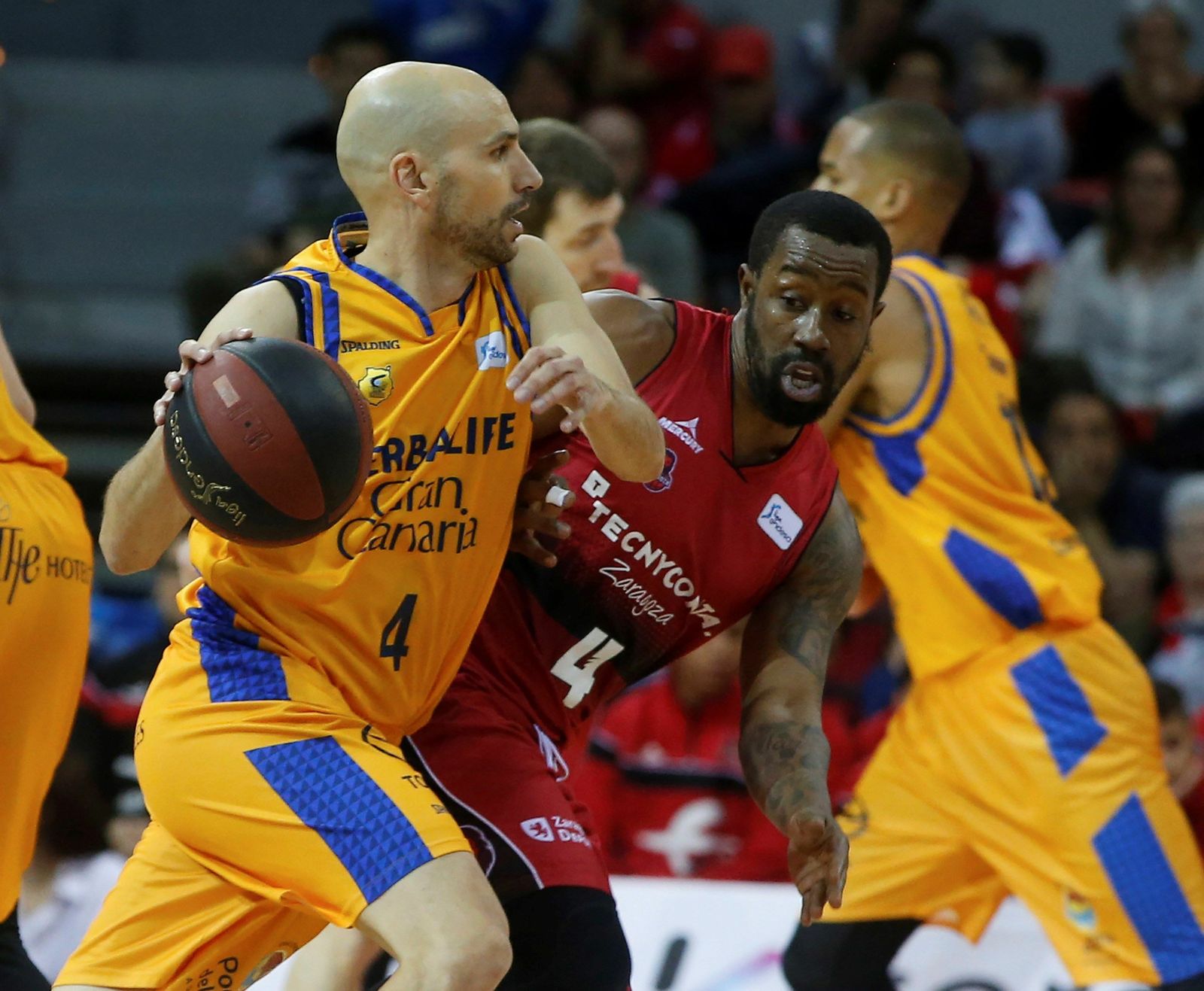 Albert Oliver, ante la marca de McCalebb