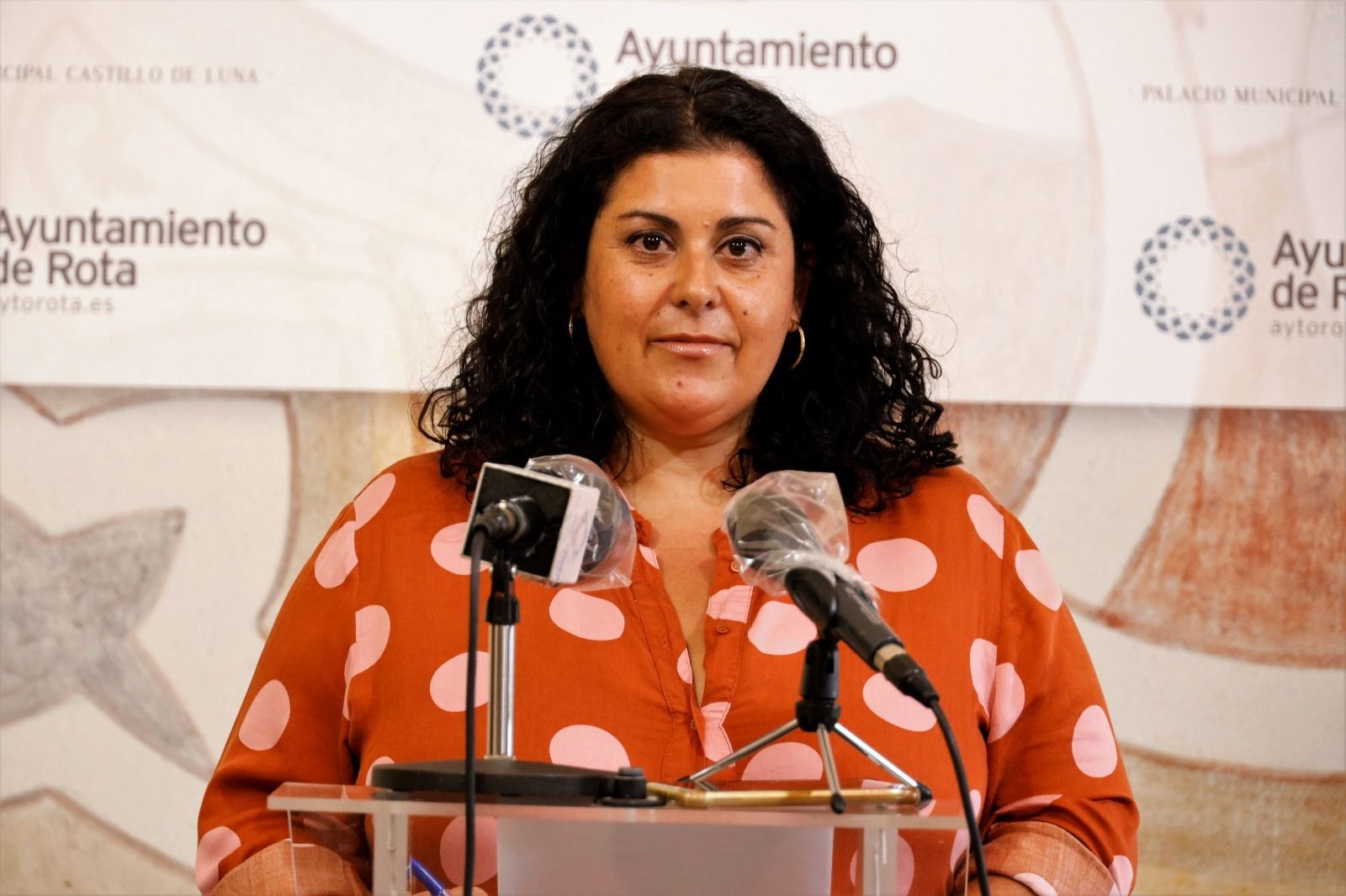 La delegada municipal de Fiestas, Laura Almisas, en el Ayuntamiento de Rota.