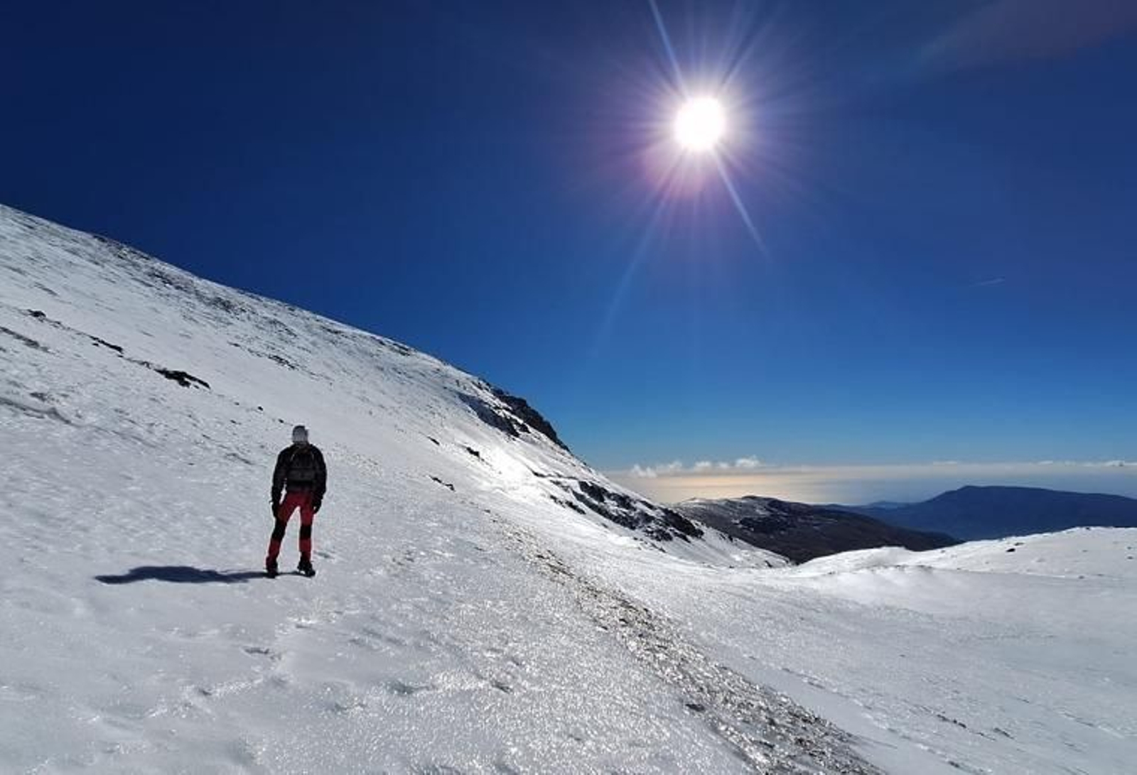 Las condiciones de nieve y de hielo, hacen que se recomiende la actividad montañera solo a profesionales o personas muy experimentadas.