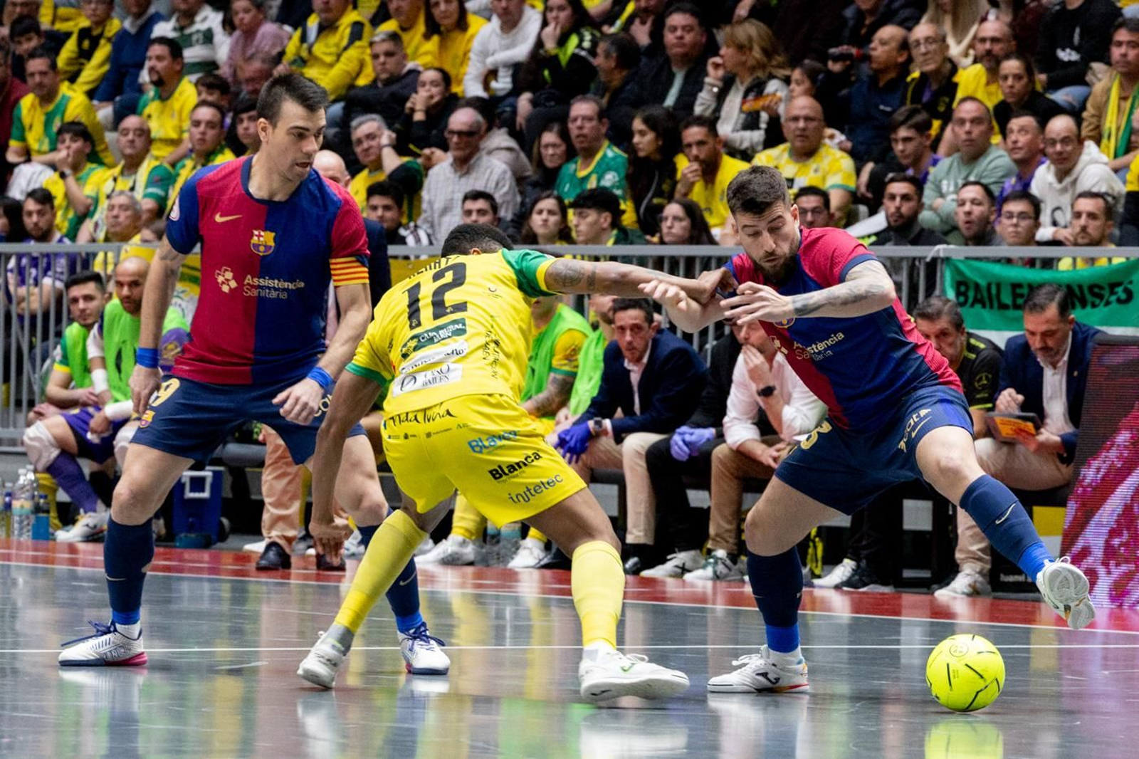 El éxtasis de la victoria copera del Jaén Paraíso Interior FS sobre el Barça, en imágenes
