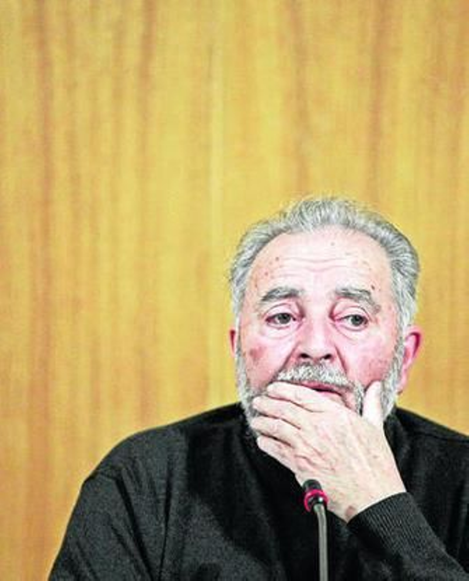 Imagen de Julio Anguita, ayer durante su intervención.