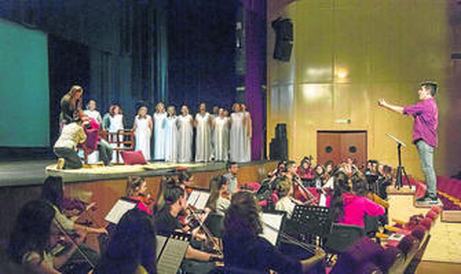 Ensayo general de la ópera 'Dido y Eneas' que dirige Alejandro Torrente y que se estrena esta noche.