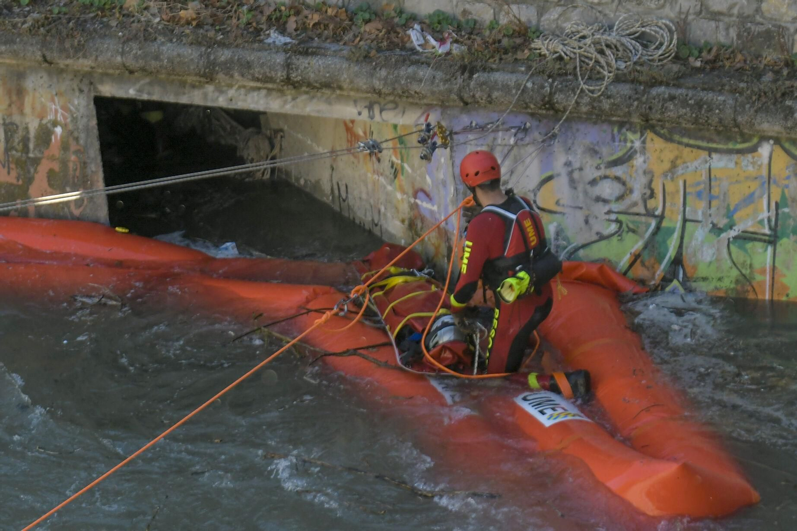 Así ha sido el simulacro de rescate en el río Genil de Granada
