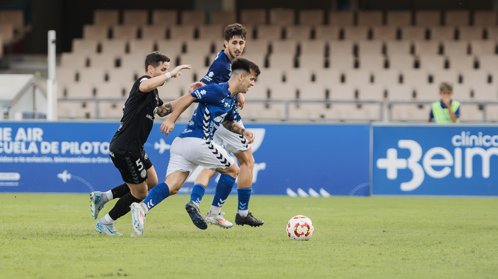 Imágenes del triunfo del Xerez DFC en el 34 Trofeo de la Vendimia