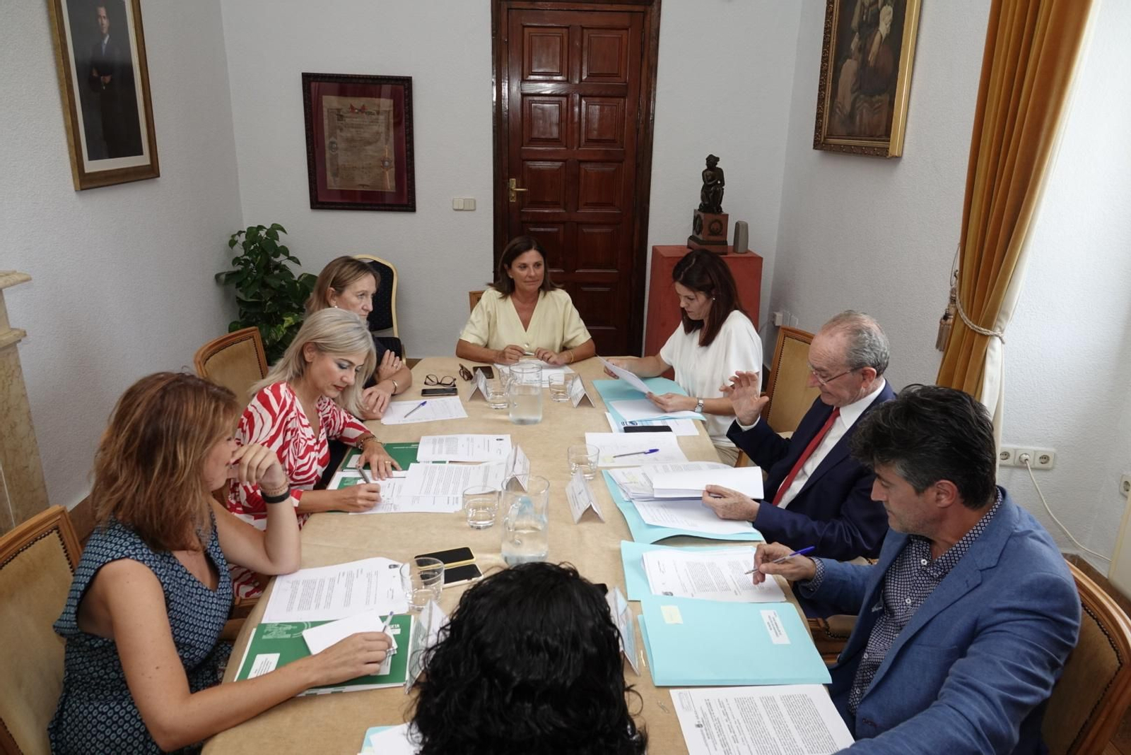 El alcalde, Francisco de la Torre, y la consejera de Cultura, Patricia del Pozo, en la reunión mantenida este lunes.