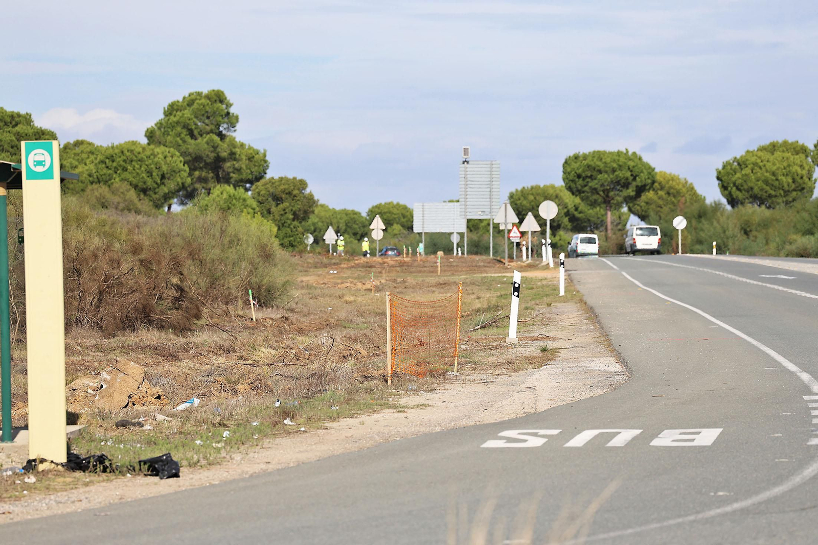 Imágenes del Comienzo de las obras del tercer carril en la A-483 entre Almonte y El Rocío