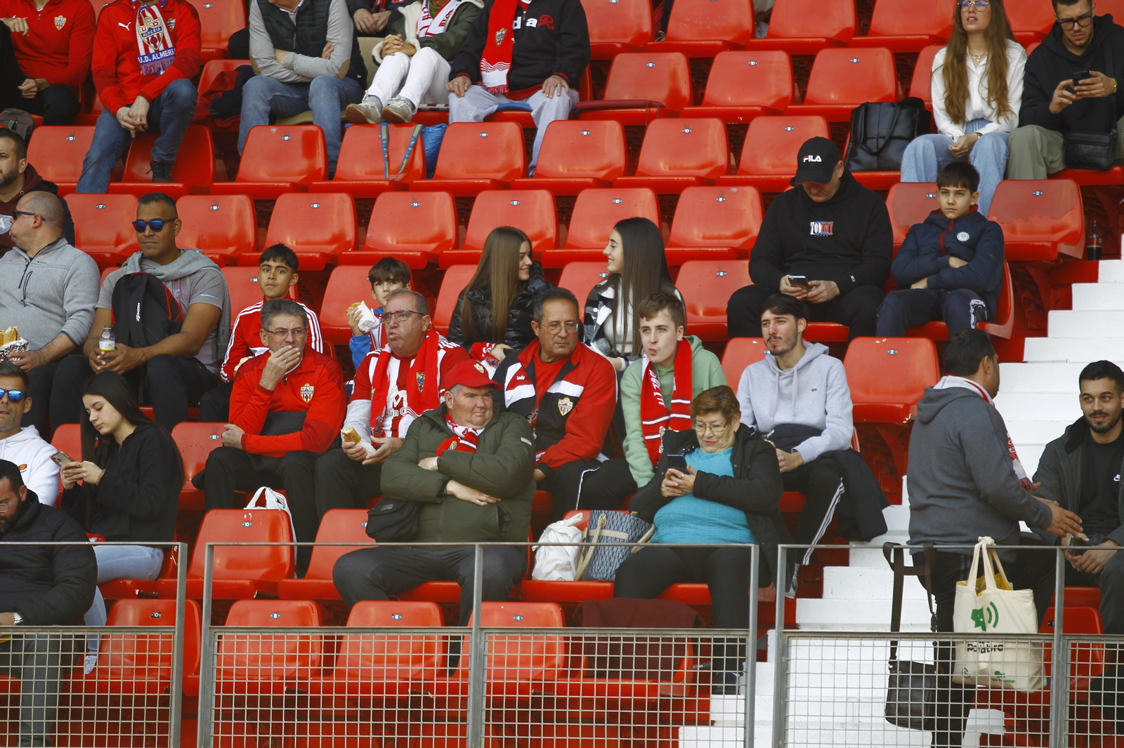Las mejores imágenes del partido de fútbol U.D. Almería-Girona F.C.