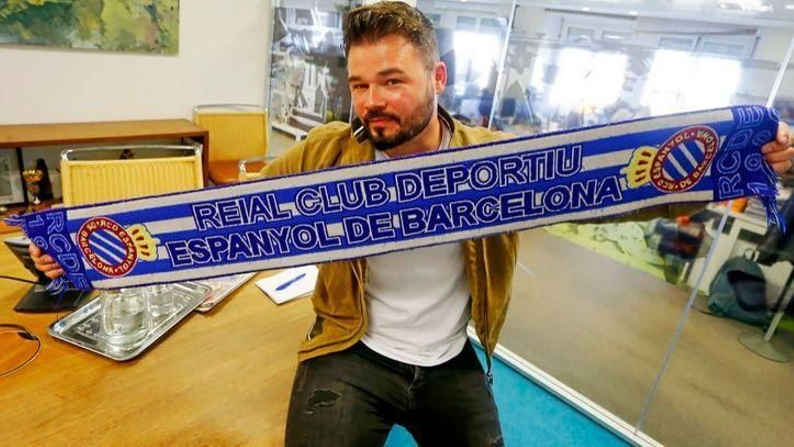 Rufián es un confeso seguidor del Espanyol, eterno rival del Barça.