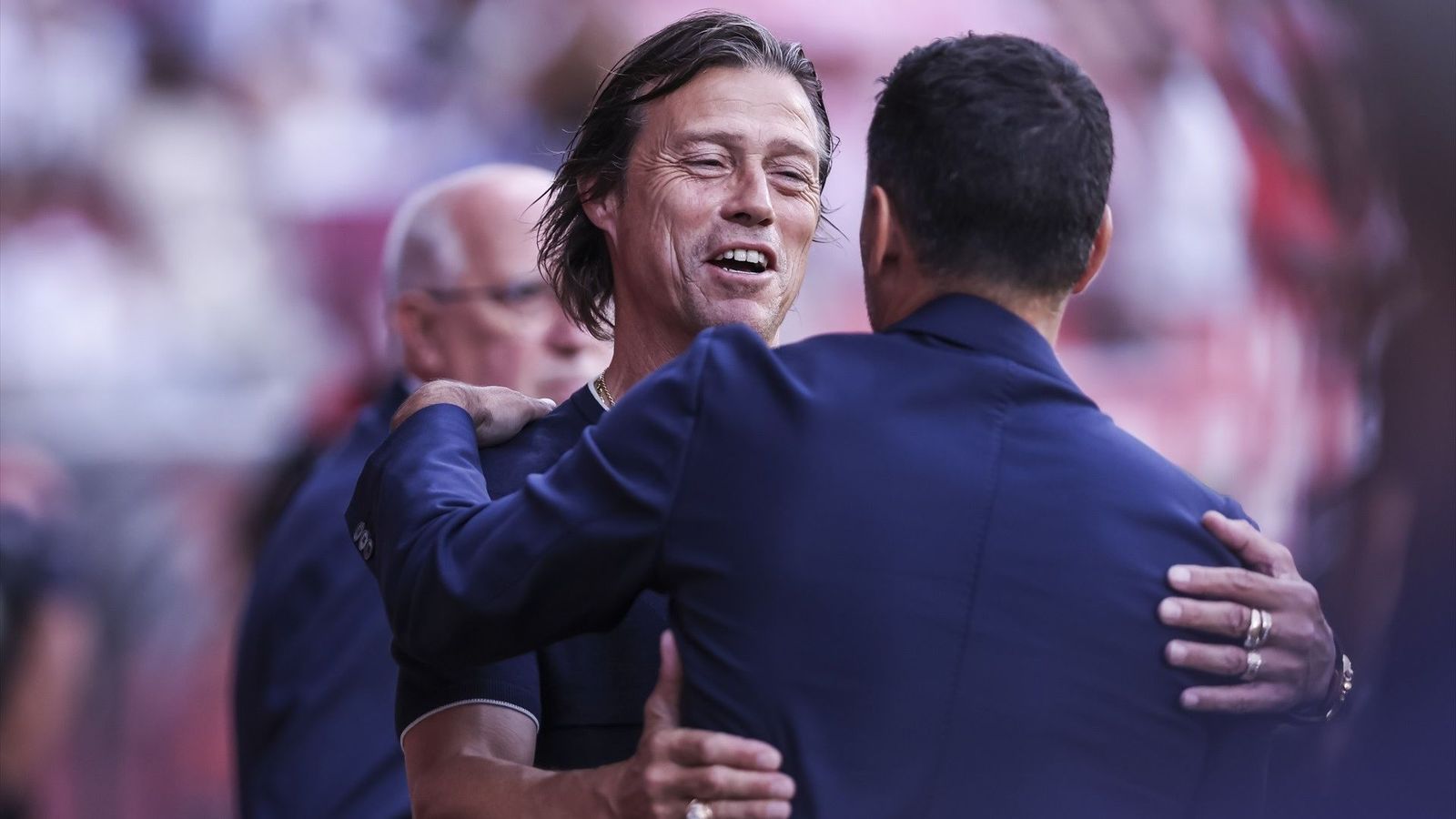 Míchel se saluda con Almeyda en el encuentro de la ida.