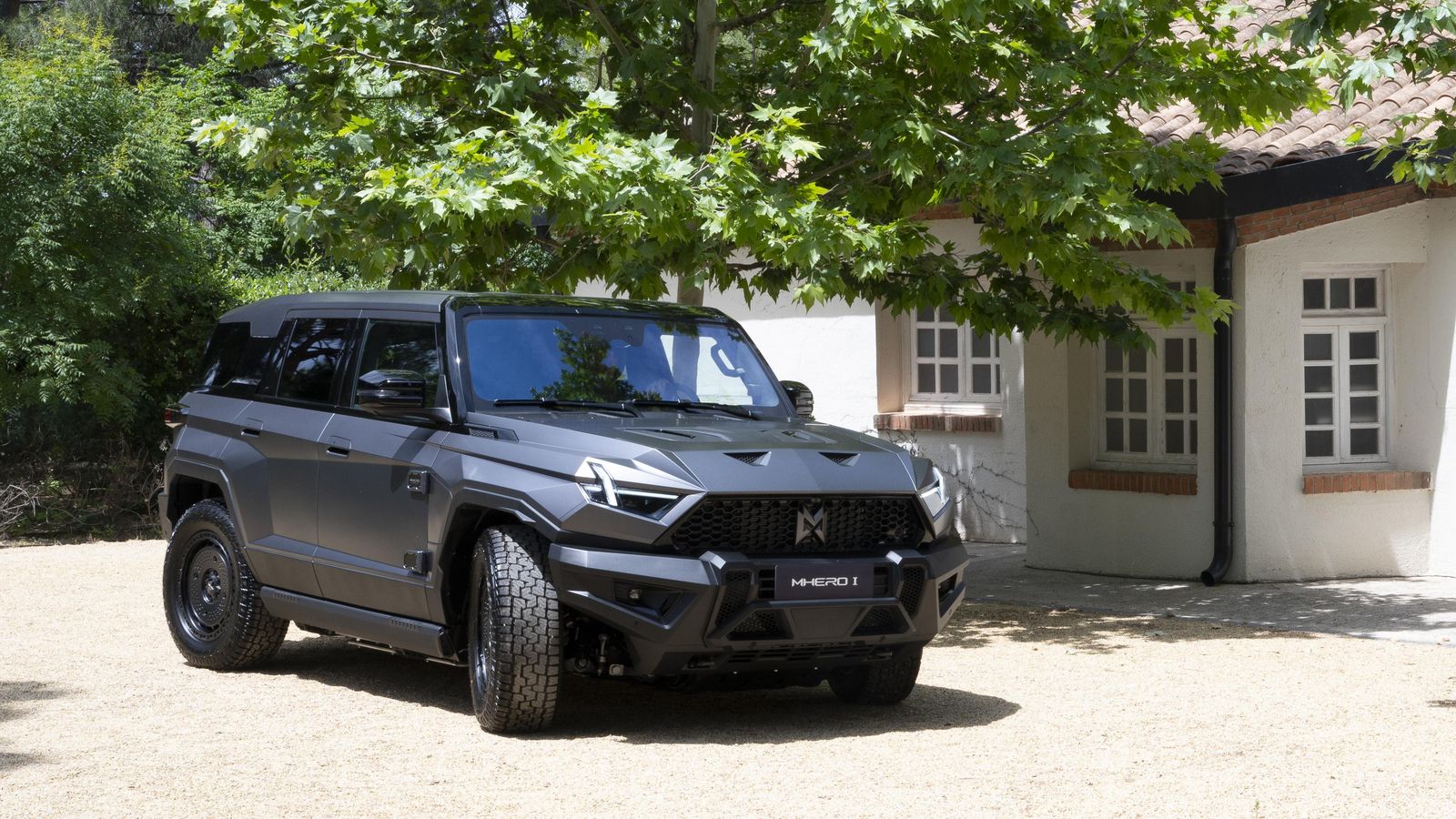 Por su diseño, potencia y características técnicas, incluso por el precio, el MHero 1 es el modelo más espectacular de la gama de lanzamiento del grupo Dongfeng. Por su diseño, potencia y características técnicas, incluso por el precio, el MHero 1 es el modelo más espectacular de la gama de lanzamiento del grupo Dongfeng.