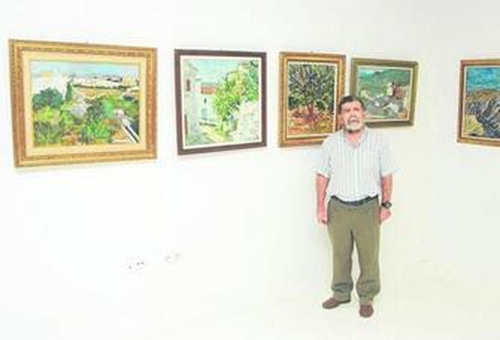 El artista Martín Pastor inaugura hoy un taller-almacén donde reúne parte de la obra realizada en los últimos años.