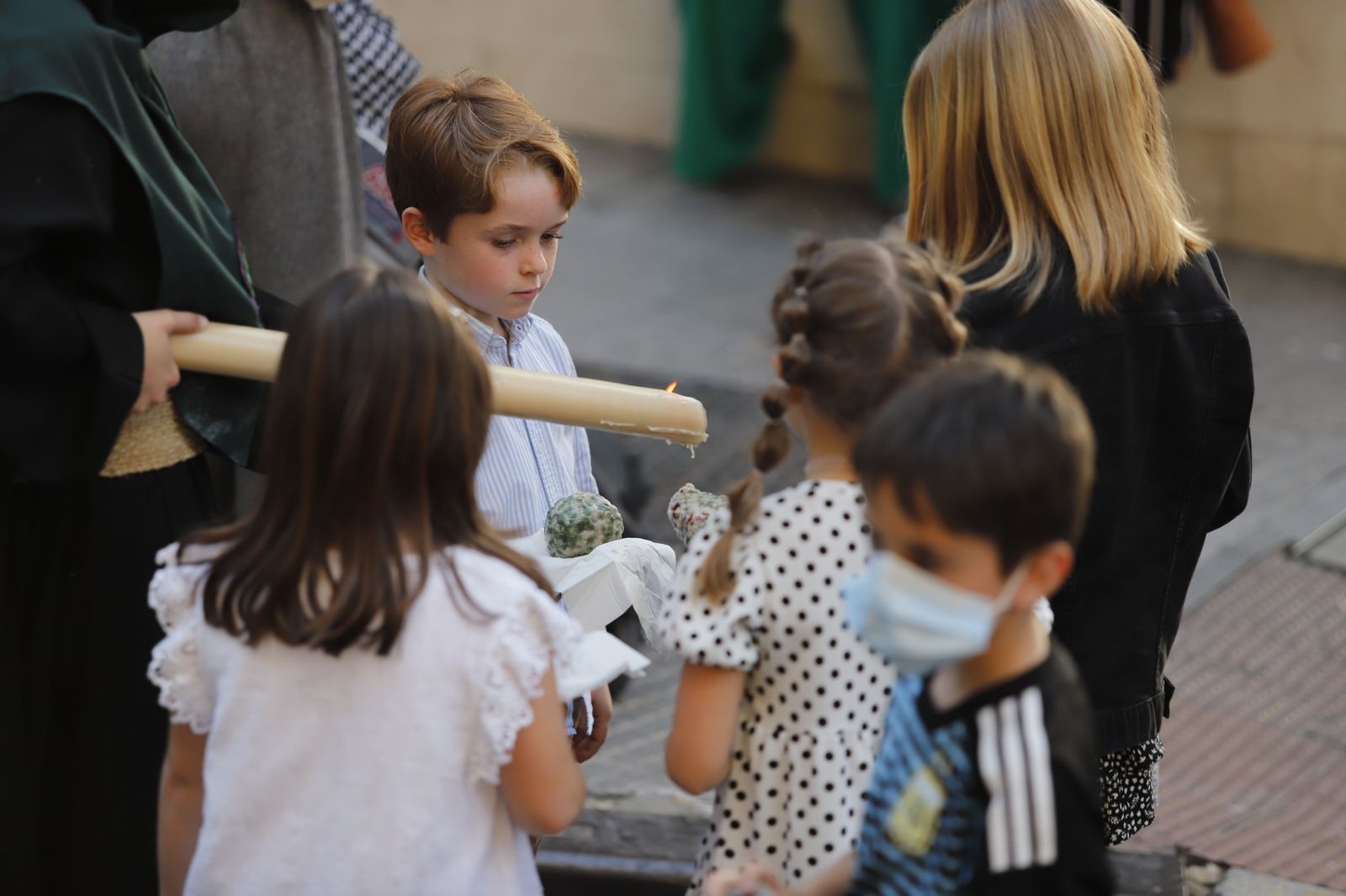 La Hermandad de la Soledad recorre las calles de Huelva en el Viernes Santo