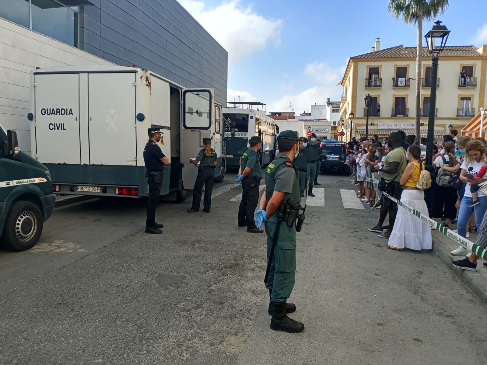 Imágenes de los detenidos en la operación Colón llegando al juzgado de La Palma