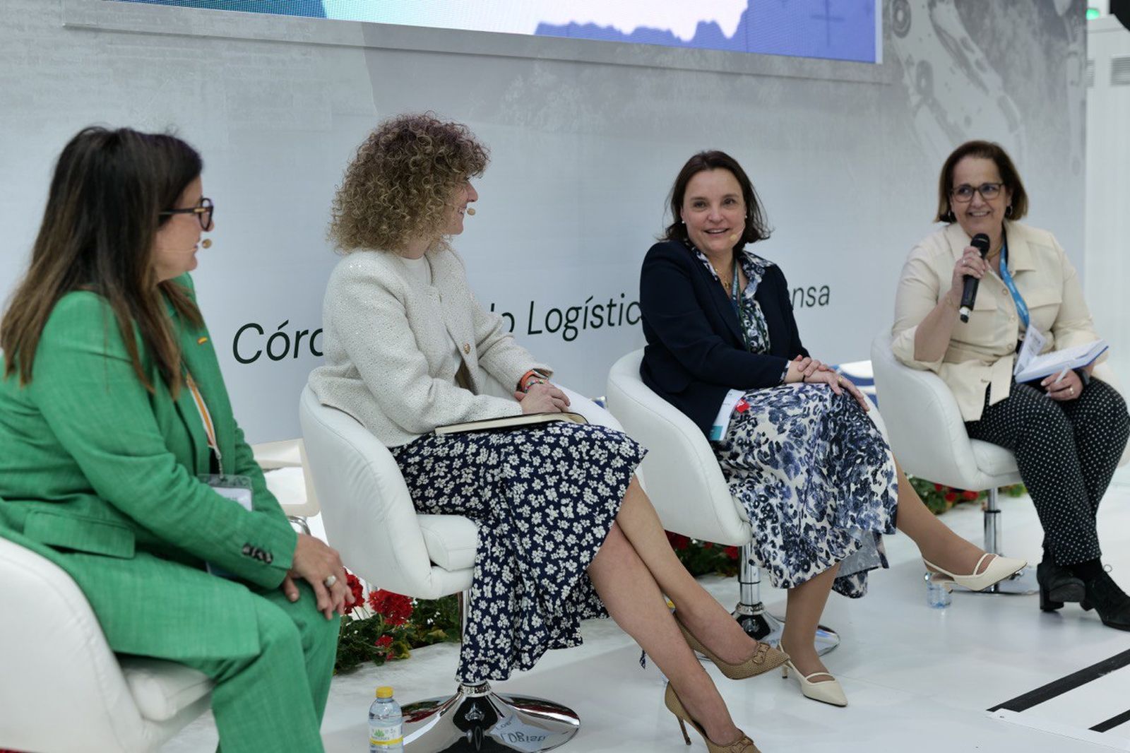 Las participantes en la mesa redonda sobre el papel de la mujer en Defensa.