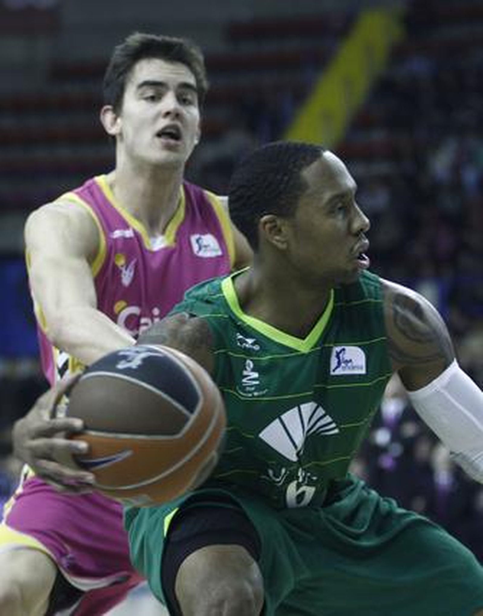 El Cajasol cae en San Pablo ante Unicaja (68-72). / Antonio Pizarro
