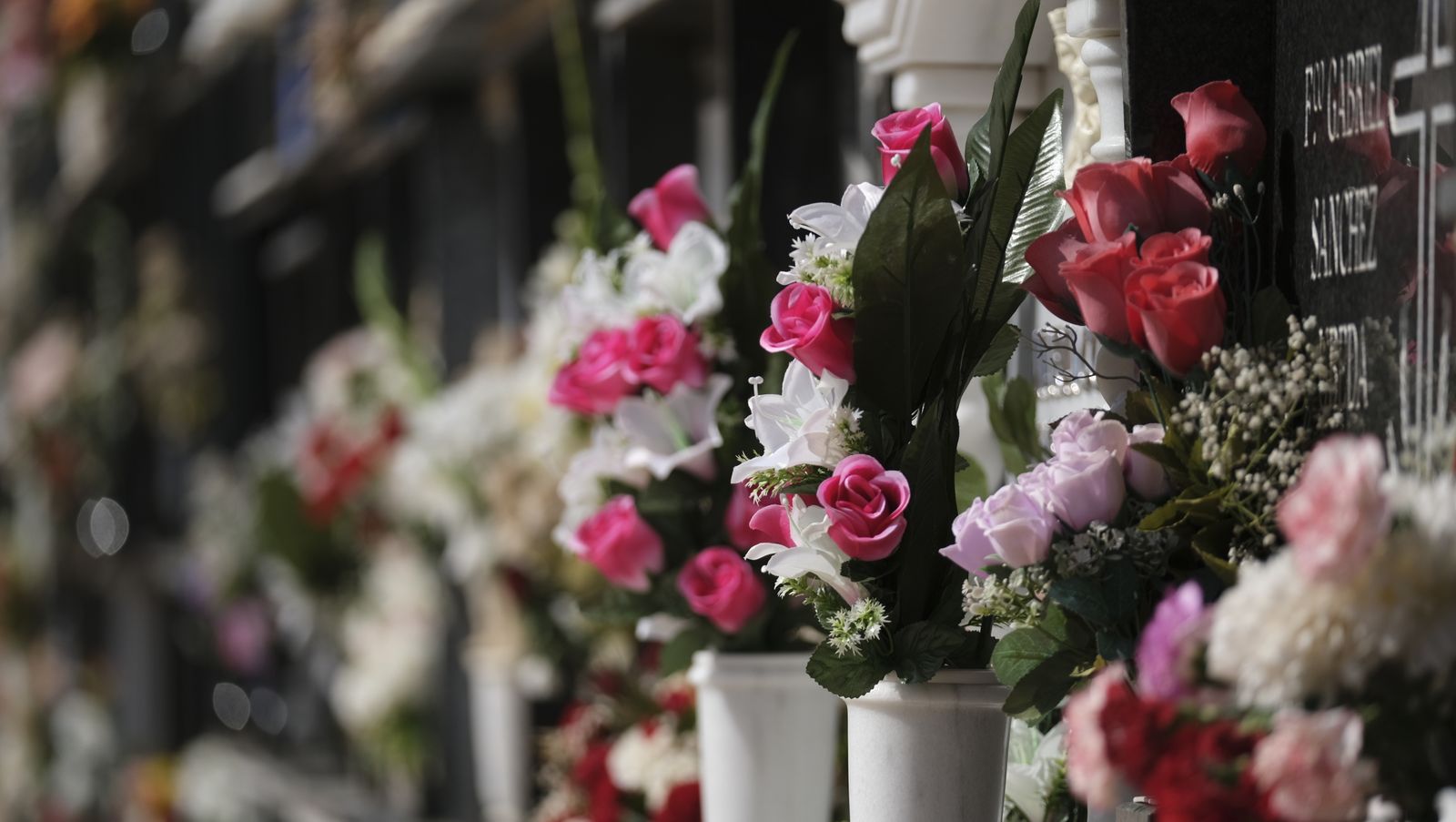 Imágenes del Día de Todos los Santos en el Cementerio de San José de Almería