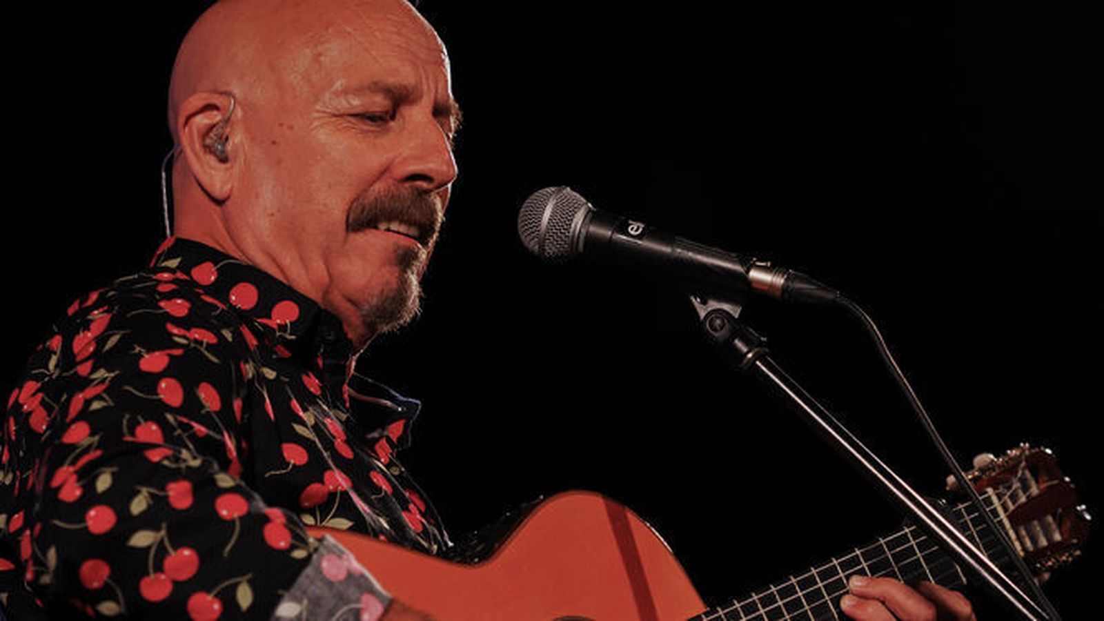 Javier Ruibal, durante su actuación en Hotel Royal Hideaway Sancti Petri, en Chiclana,