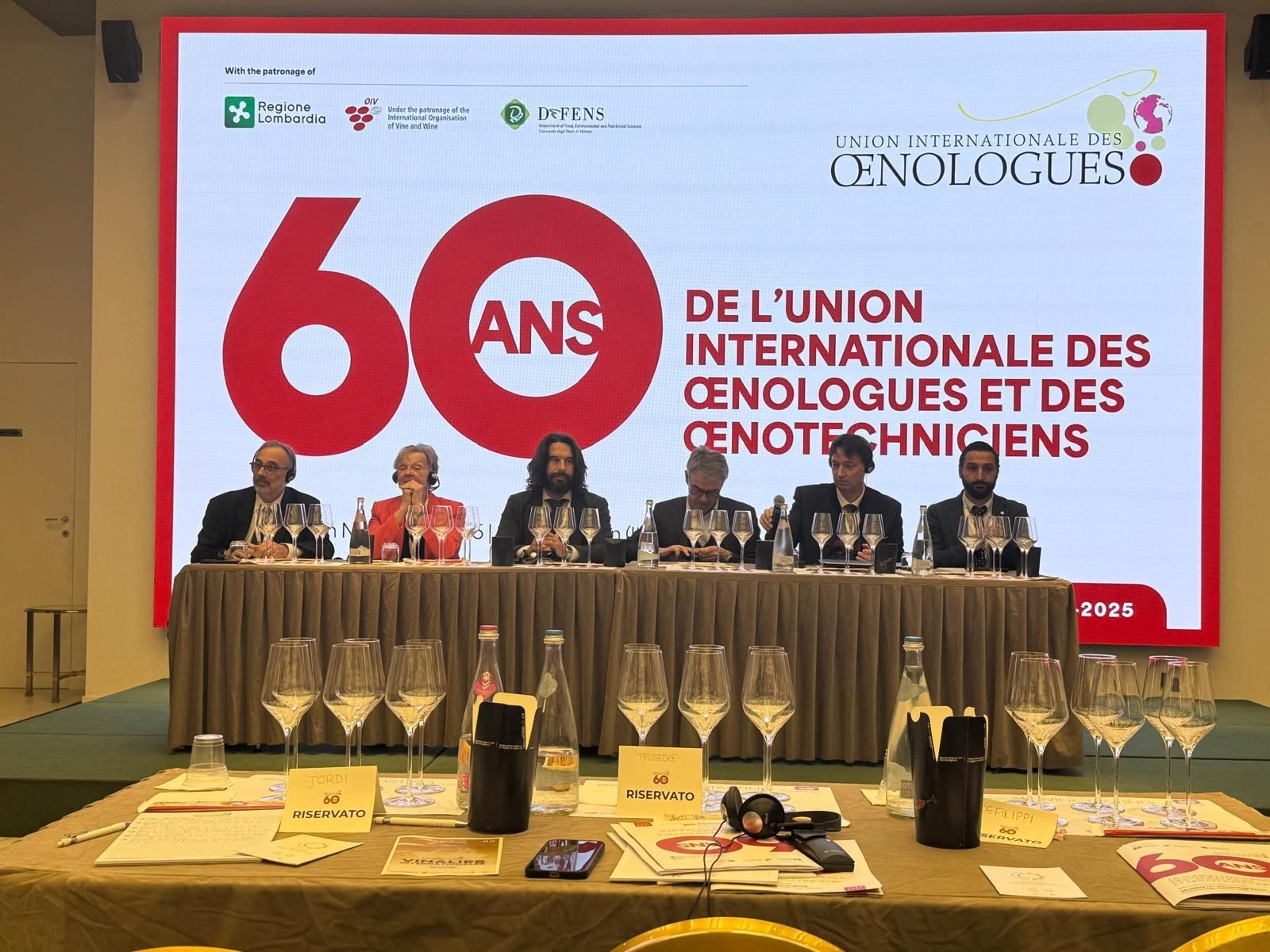 Santiago Jordi, presidiendo la asamblea anual de la Unión Internacional de Enología.