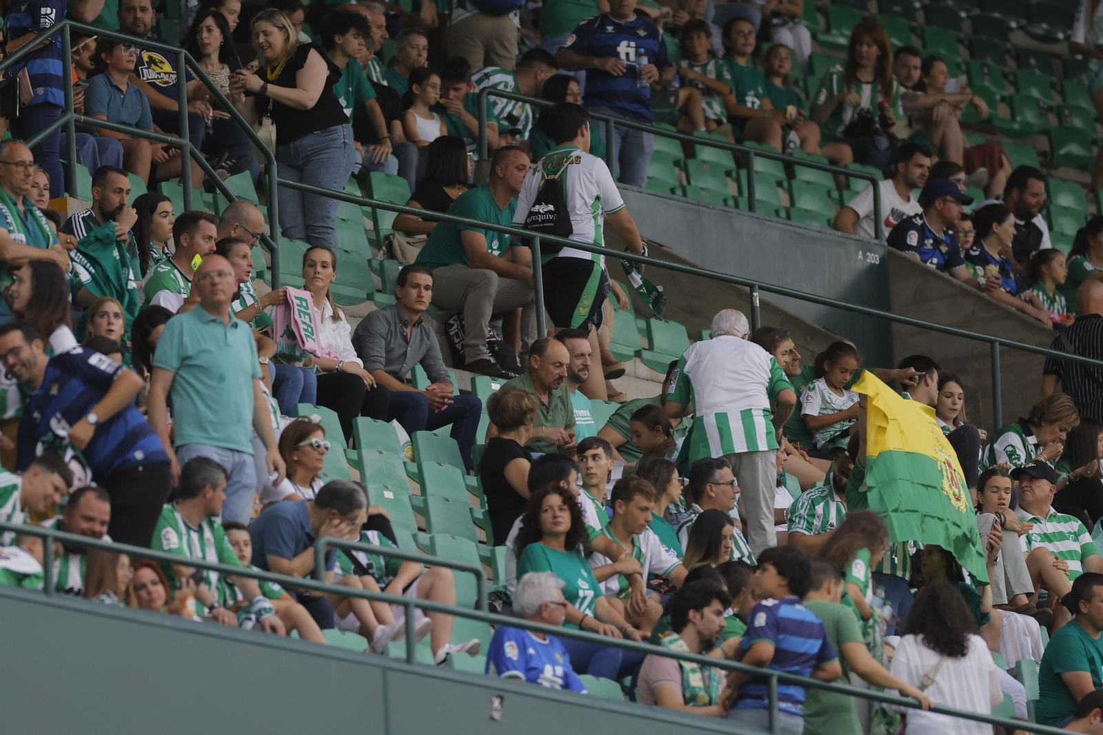 Búscate en las fotos de la despedida de Joaquín