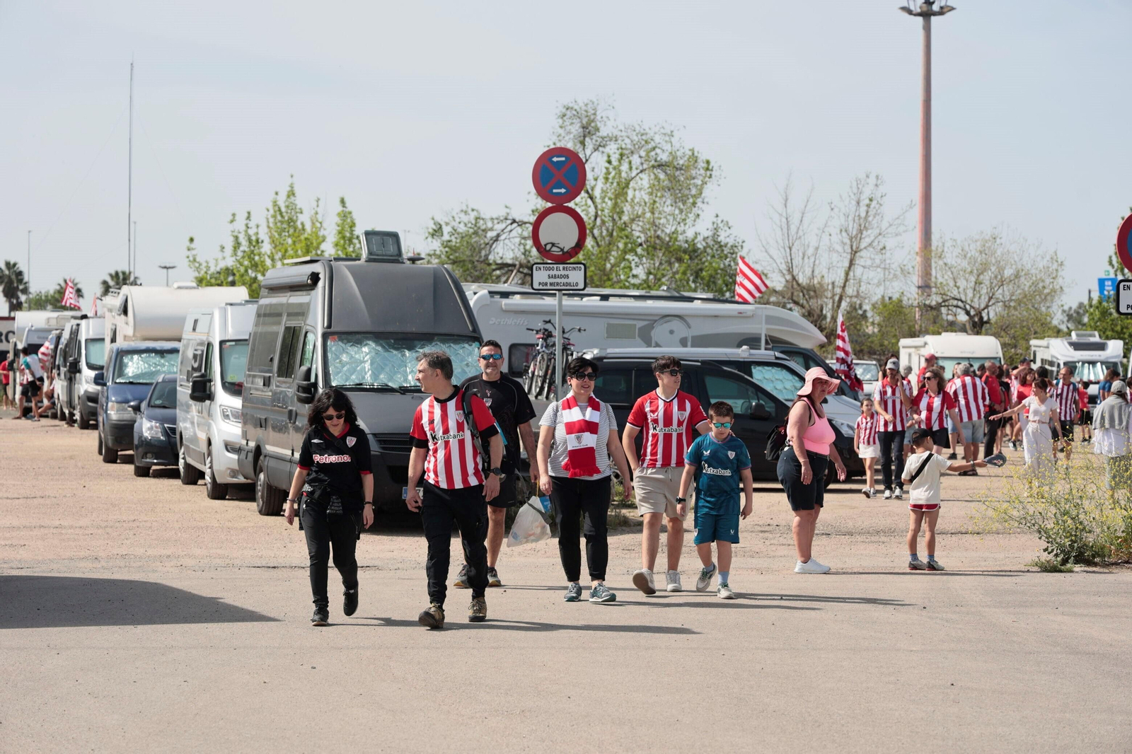 Las fotos de hinchas del Athletic y del Mallorca por Sevilla