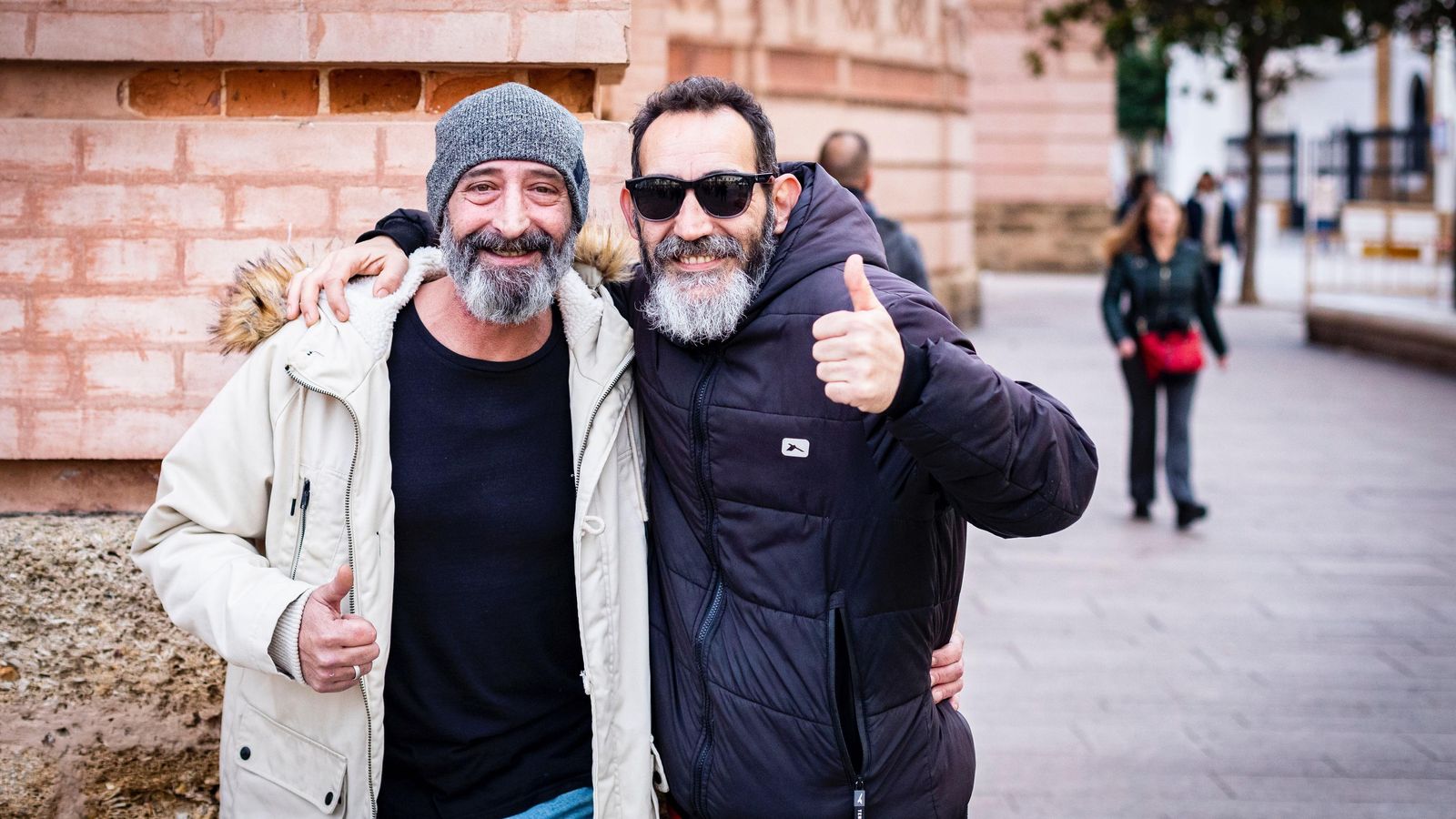 Víctor Jurado Escandón 'Vitote' y Miguel Arlandi, uno de los autores y director de la chirigota 'Carnaval, me cago en tus muertos'.