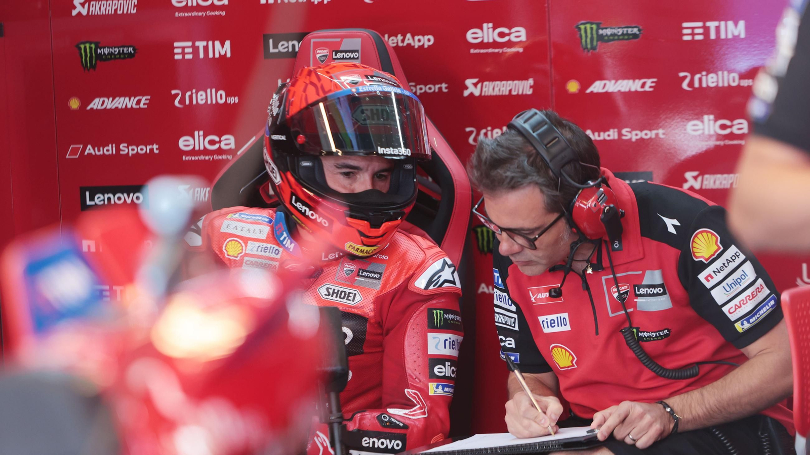 Imágenes de boxes en los entrenamientos del Viernes de MotoGP en Jerez