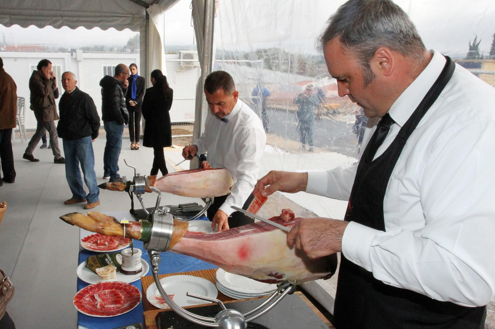 Imágenes de la colocación de la primera piedra de la planta de ElPozo en Jabugo.