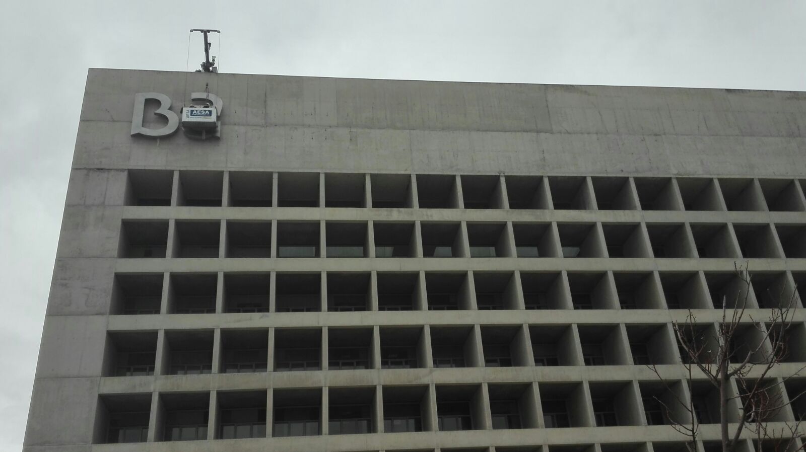 Bankia también desembarca en el Cubo y ya está poniendo su logo en la fachada