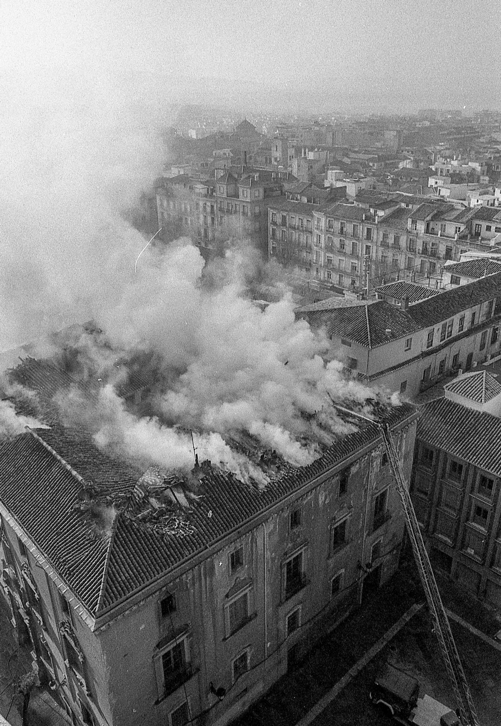 El humo de la Curia se veía en toda Granada
